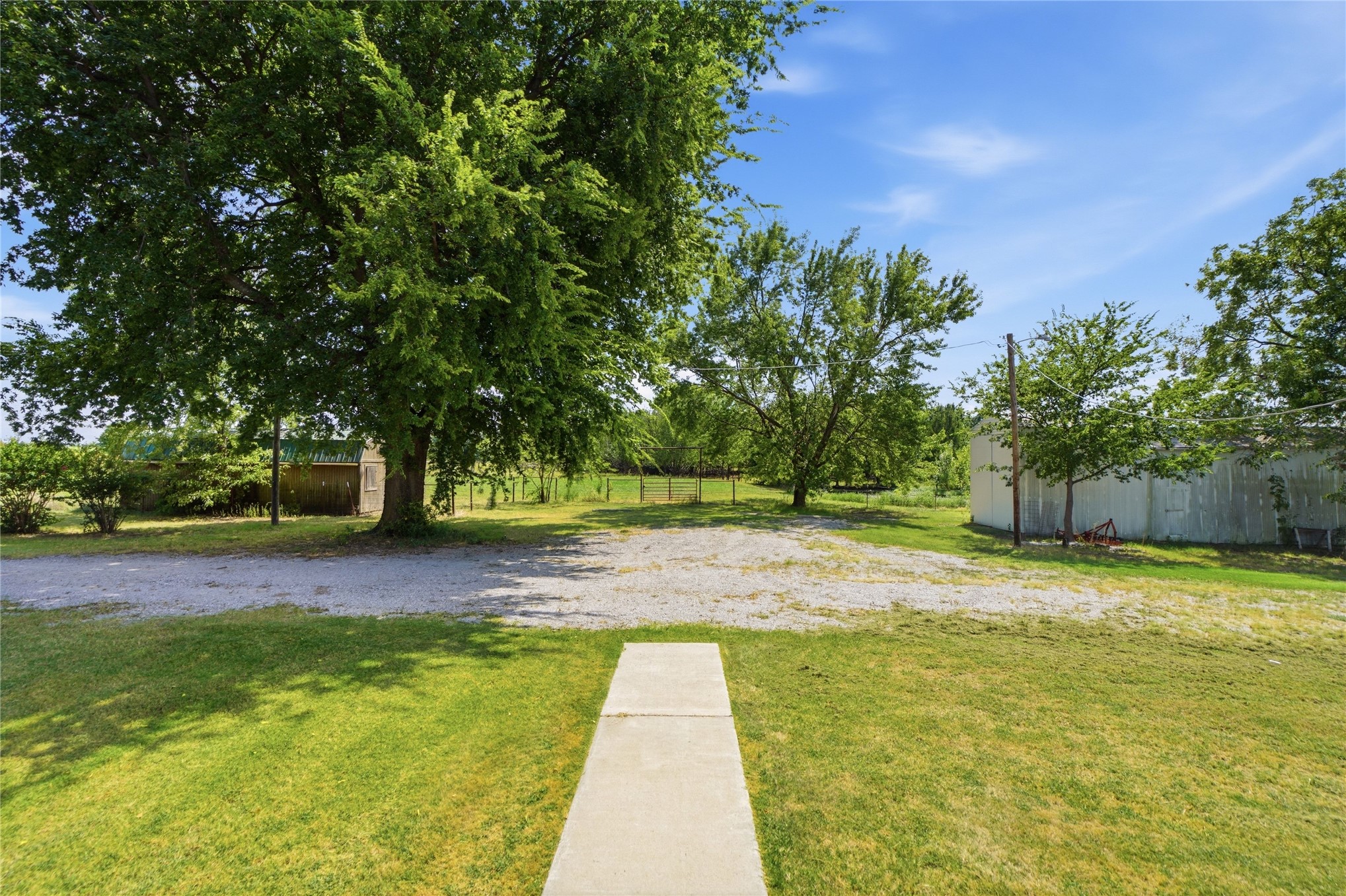15802 Elwood Avenue Property Photo 14