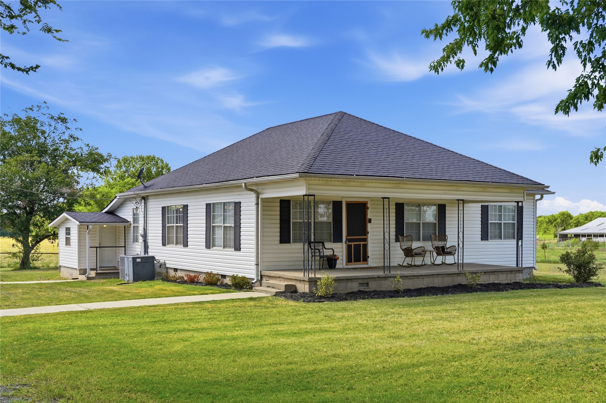 15802 Elwood Avenue Property Photo 15