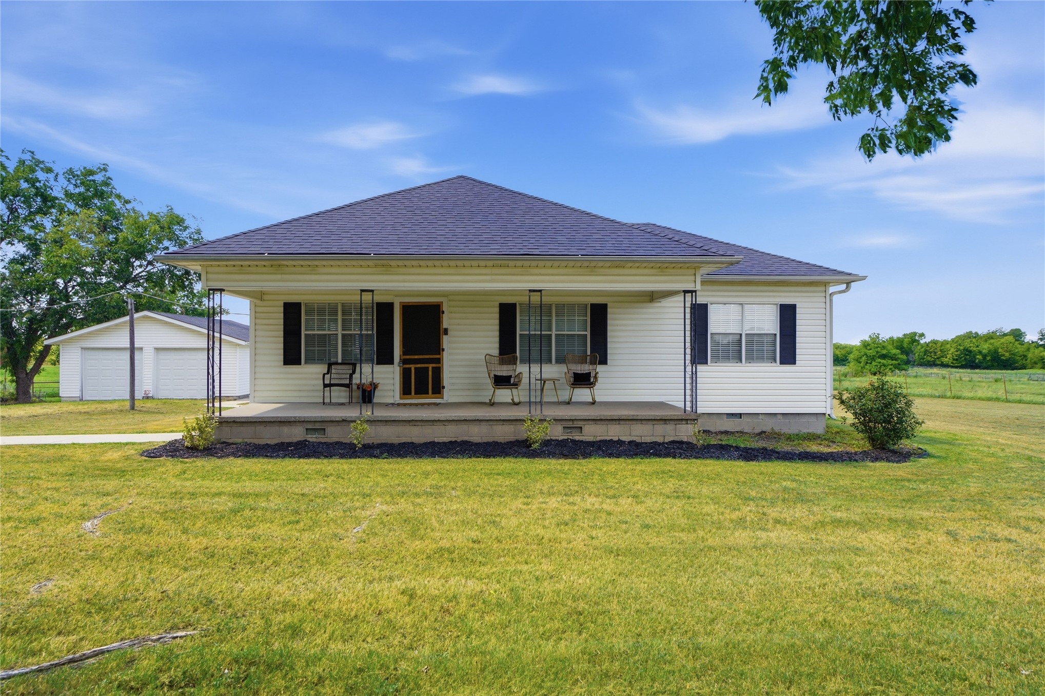 15802 Elwood Avenue Property Photo 16