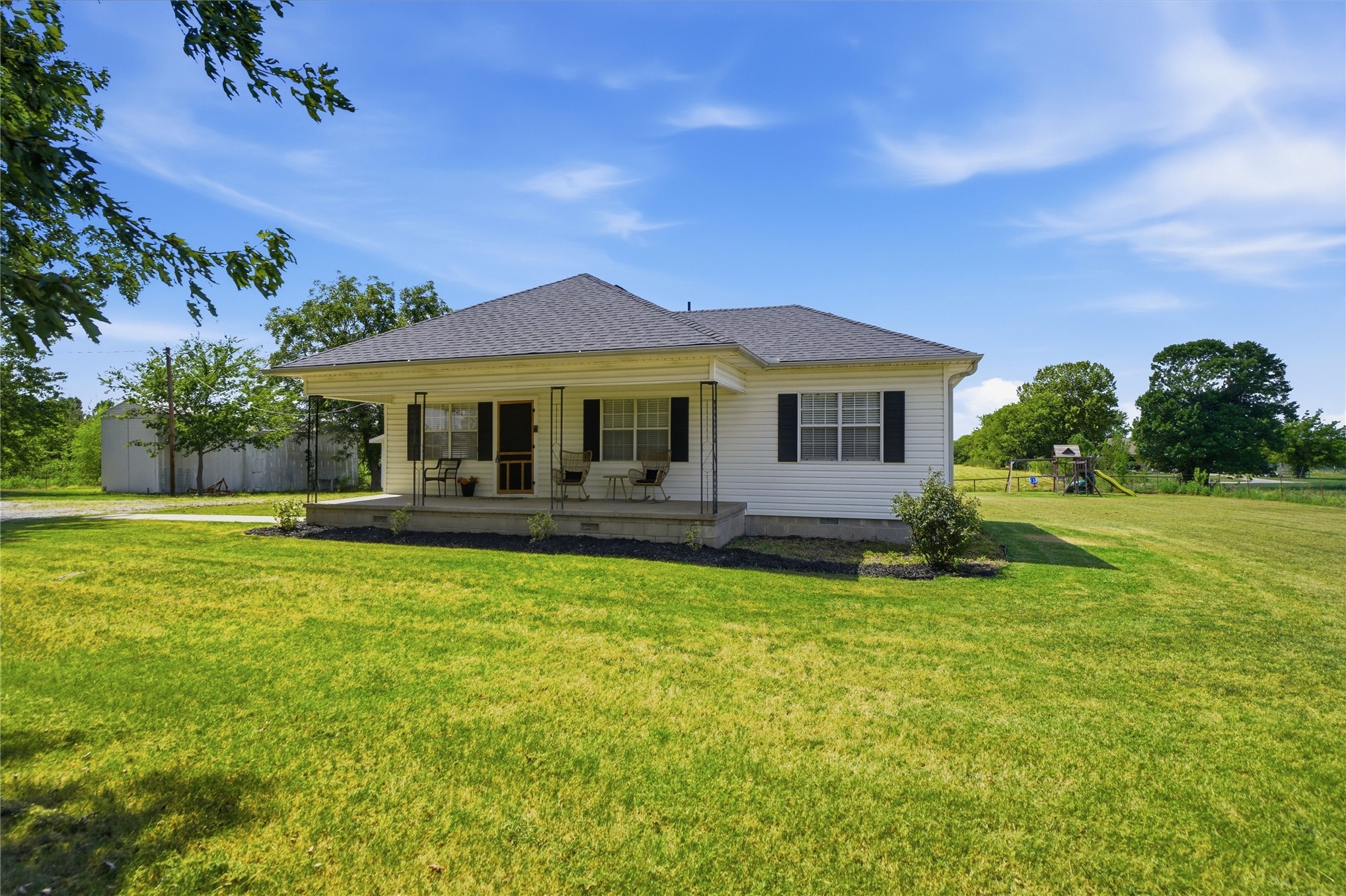 15802 Elwood Avenue Property Photo 17