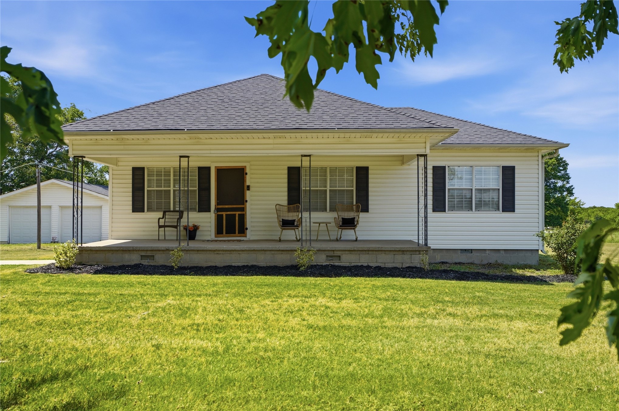 15802 Elwood Avenue Property Photo 18