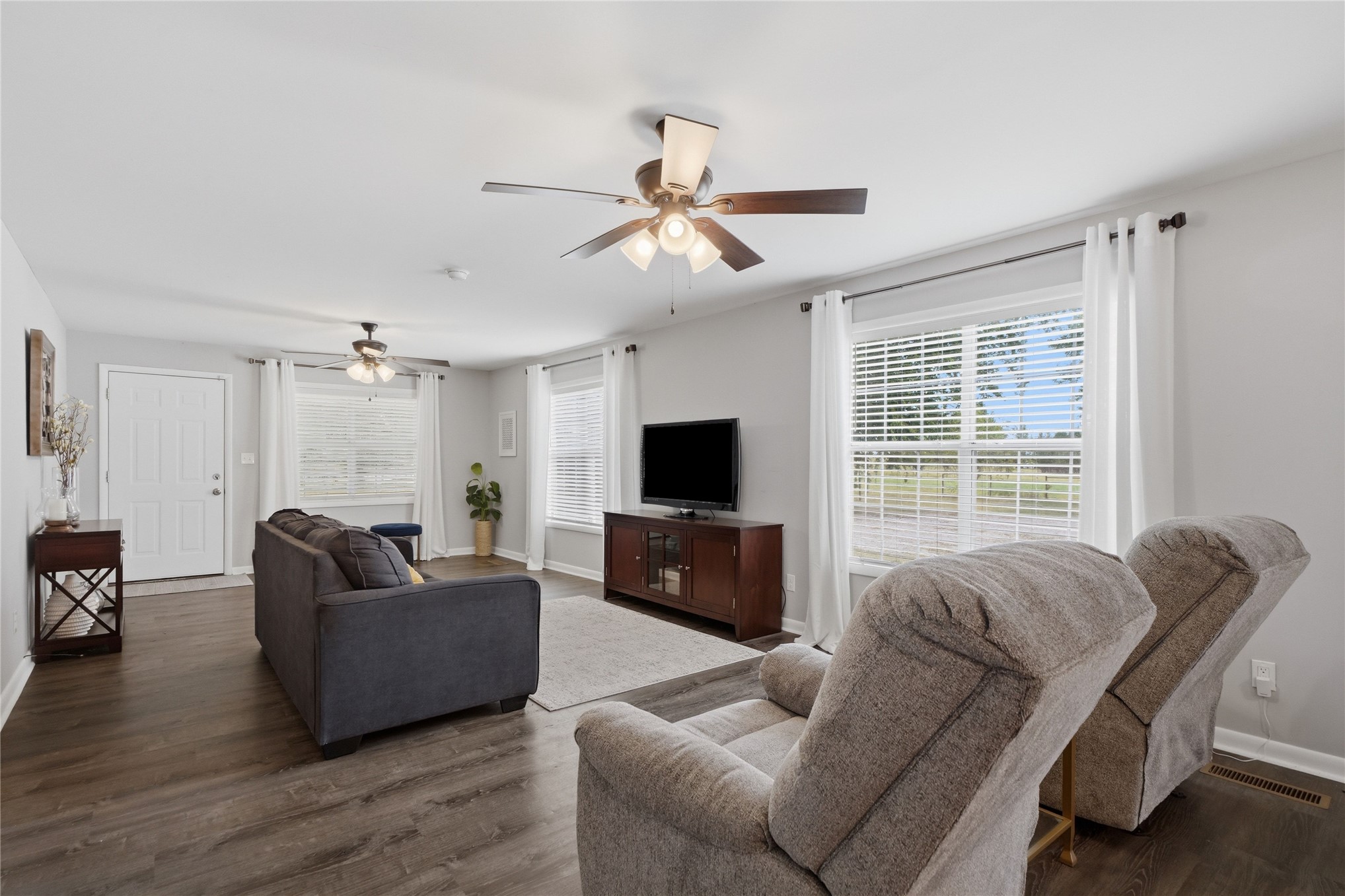 15802 Elwood Avenue Property Photo 23