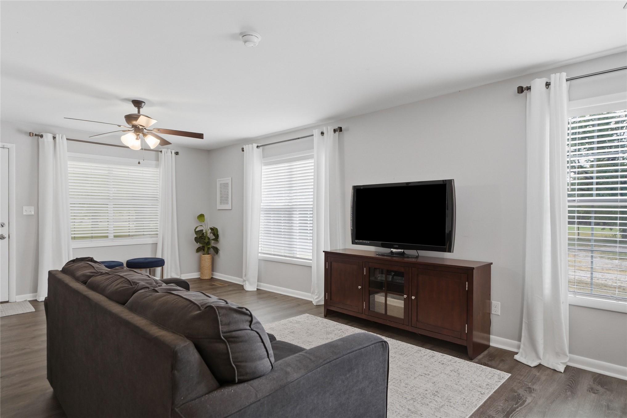 15802 Elwood Avenue Property Photo 25