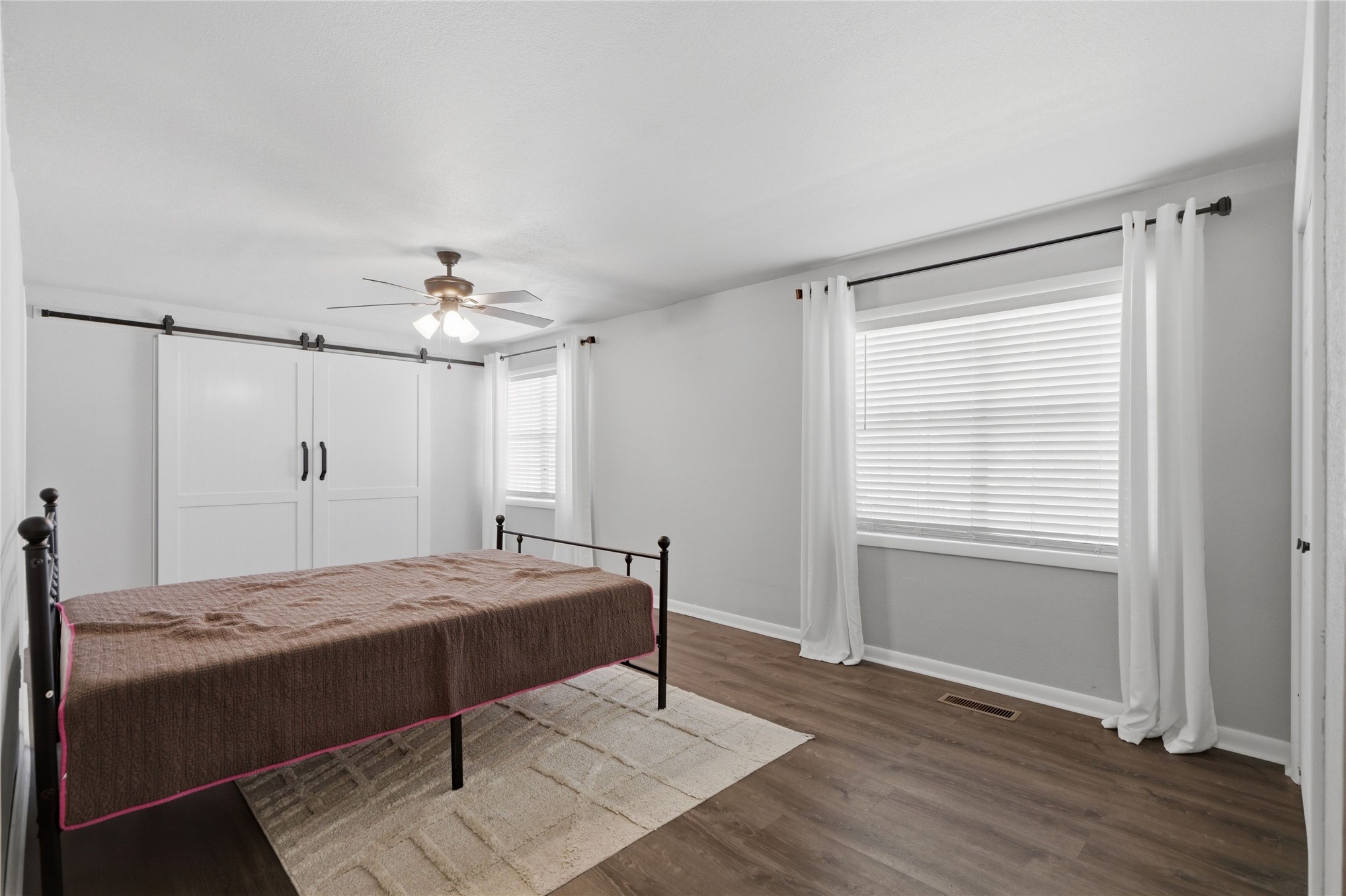 15802 Elwood Avenue Property Photo 46