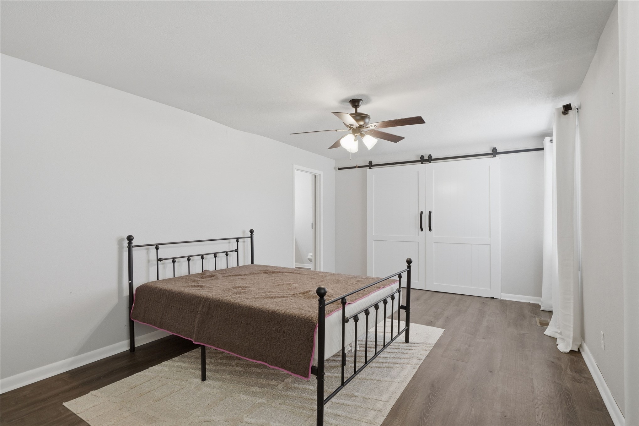 15802 Elwood Avenue Property Photo 47