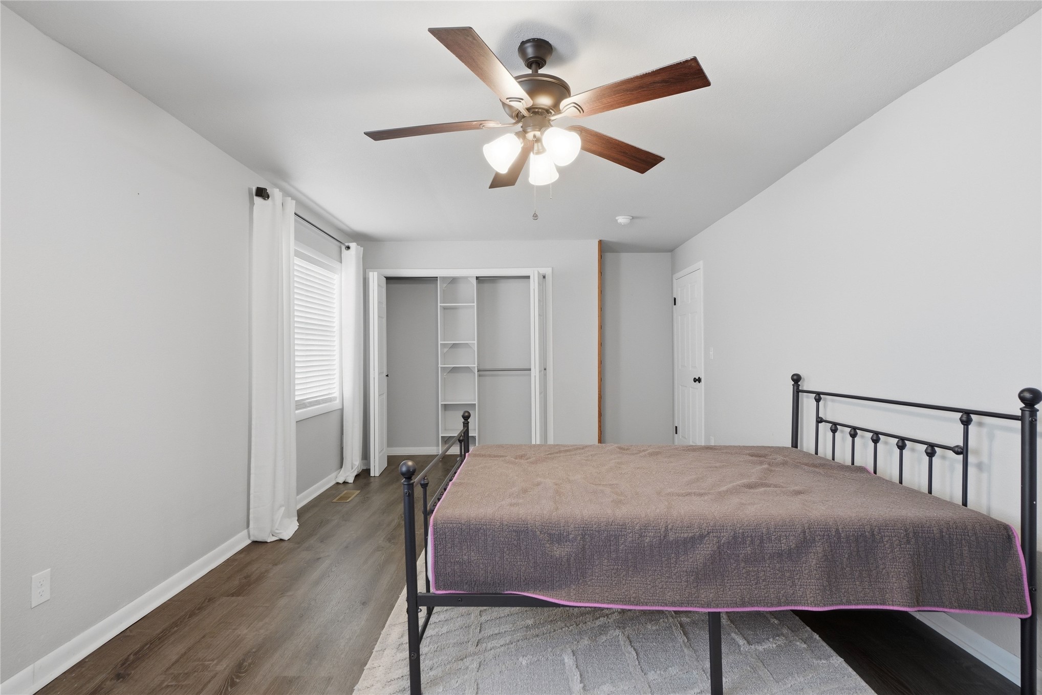 15802 Elwood Avenue Property Photo 48