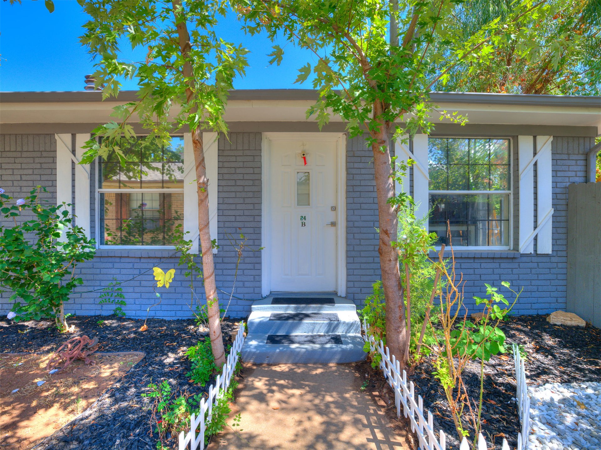 24 W Rachel Street Property Photo 3