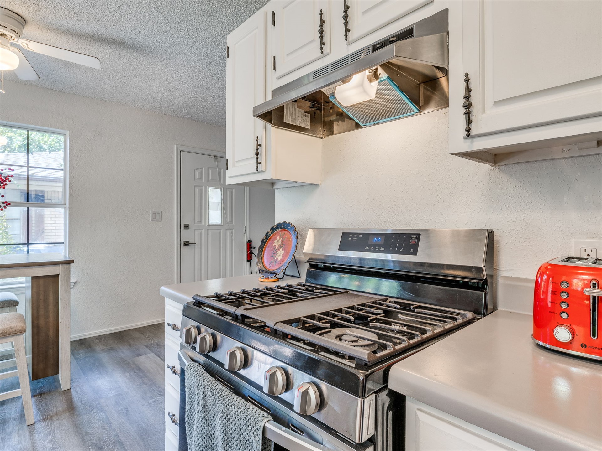 24 W Rachel Street Property Photo 6