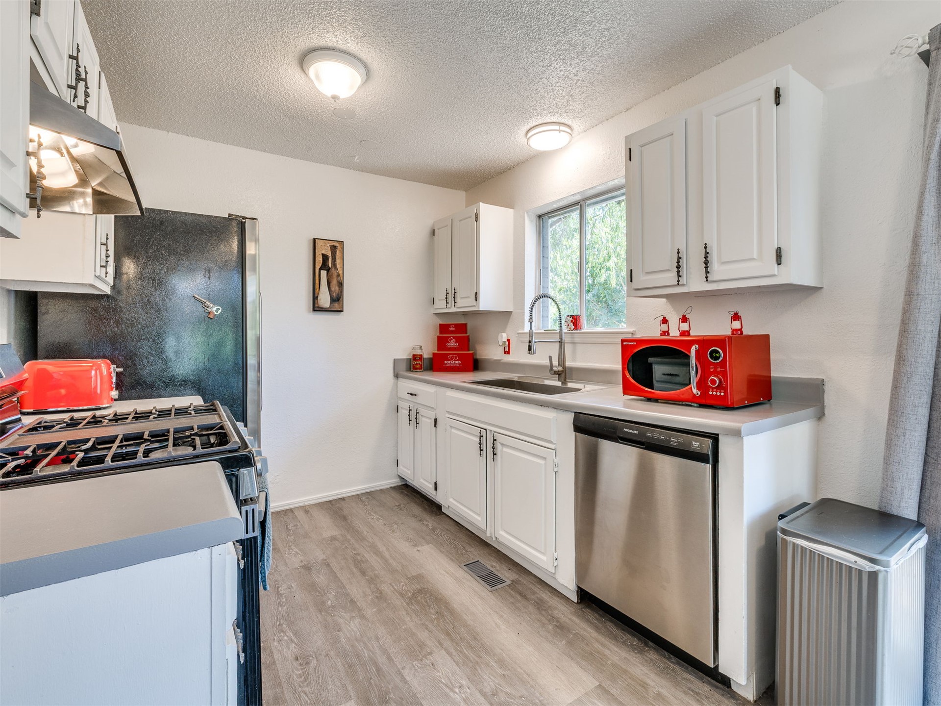 24 W Rachel Street Property Photo 8