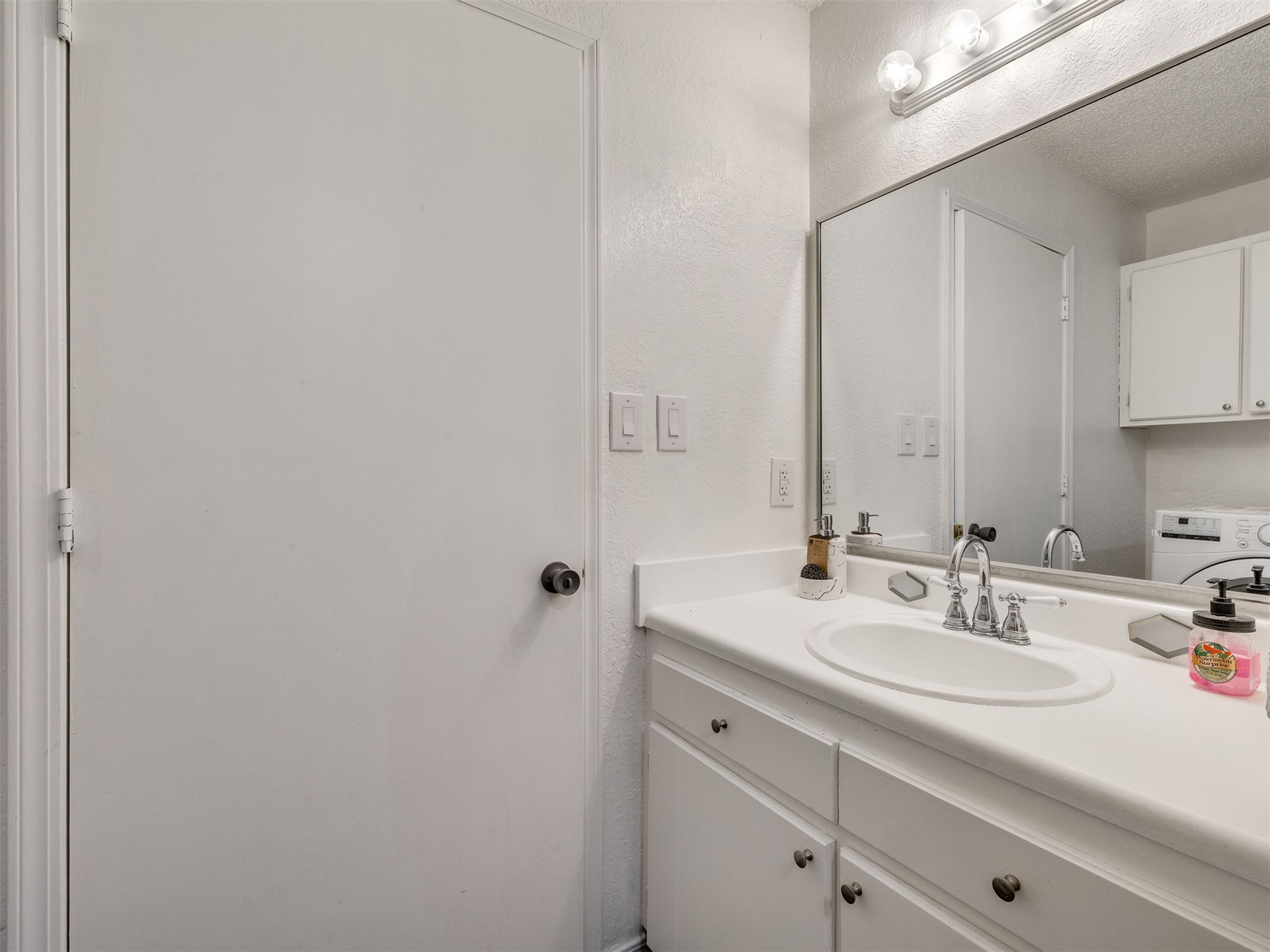 24 W Rachel Street Property Photo 17
