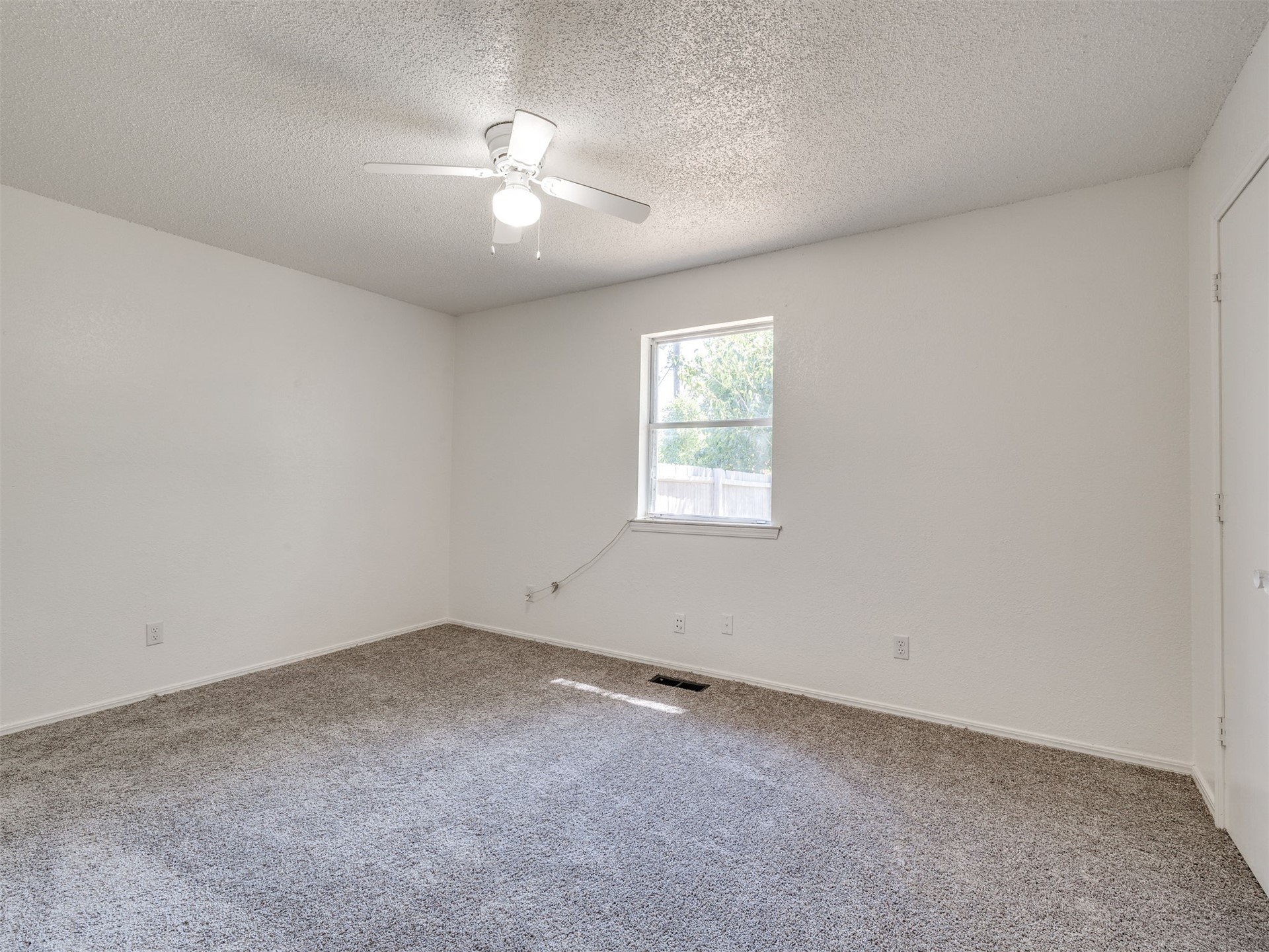 24 W Rachel Street Property Photo 28