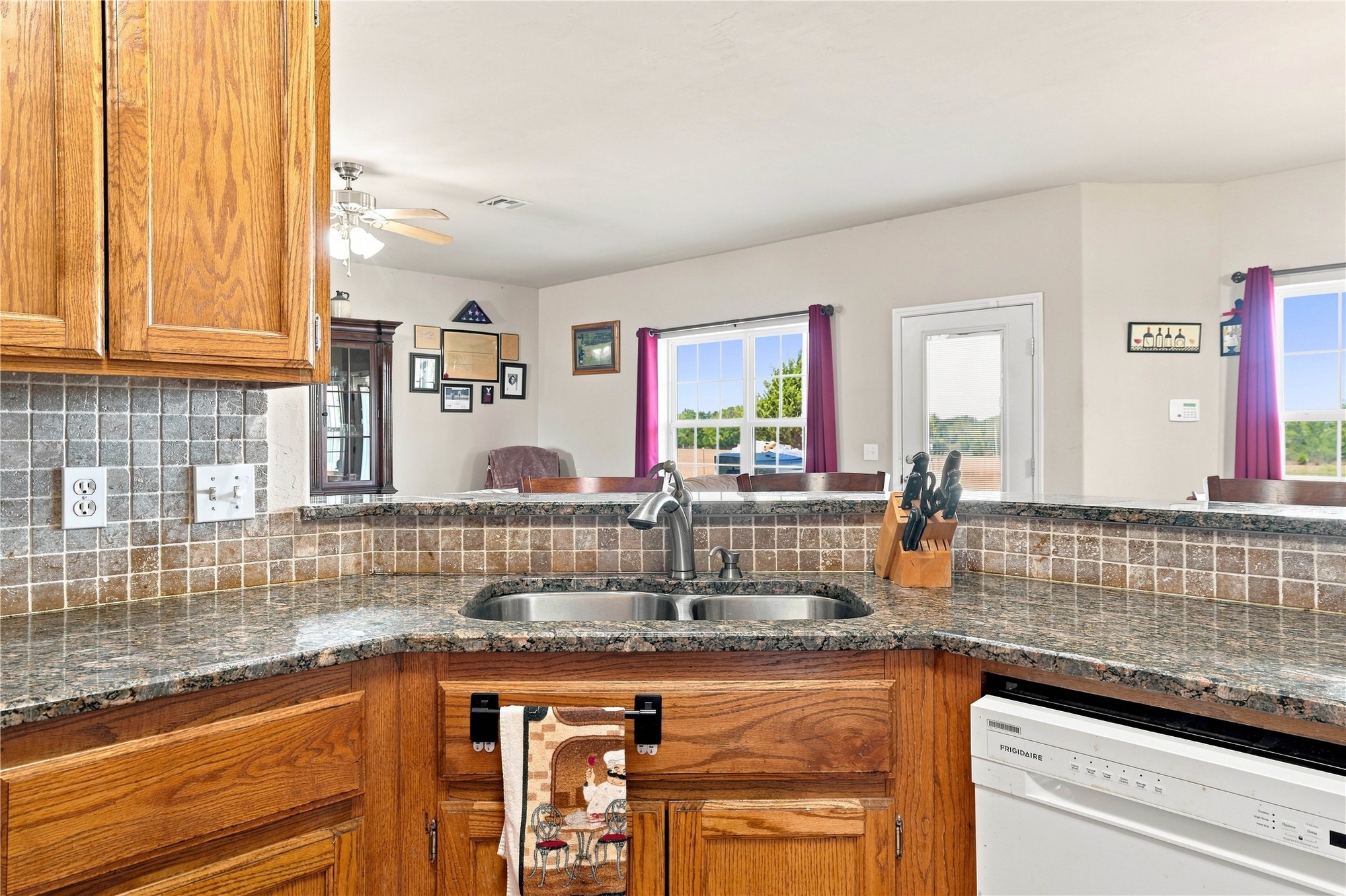 102145 N3710 Property Photo 28