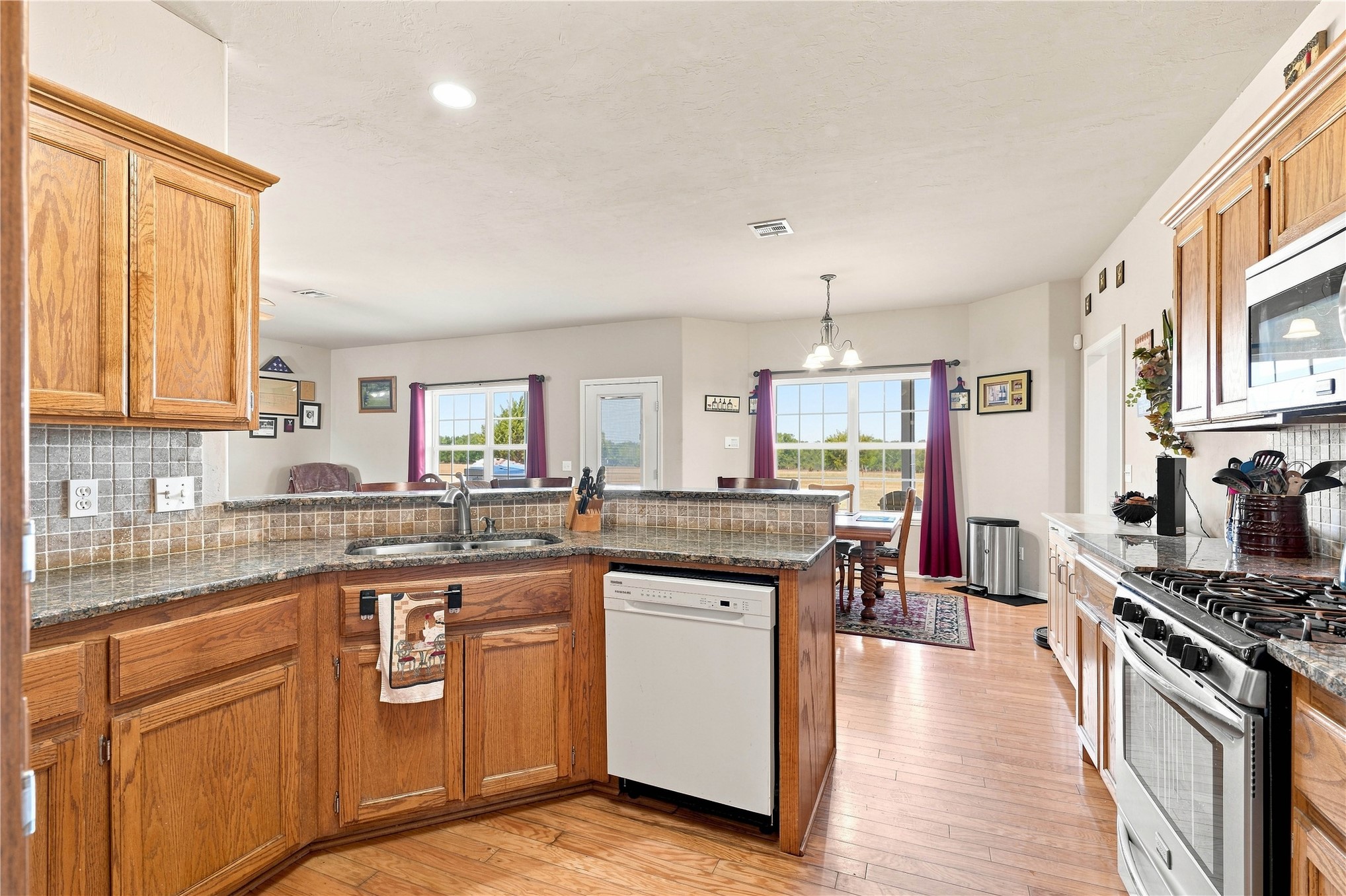 102145 N3710 Property Photo 32