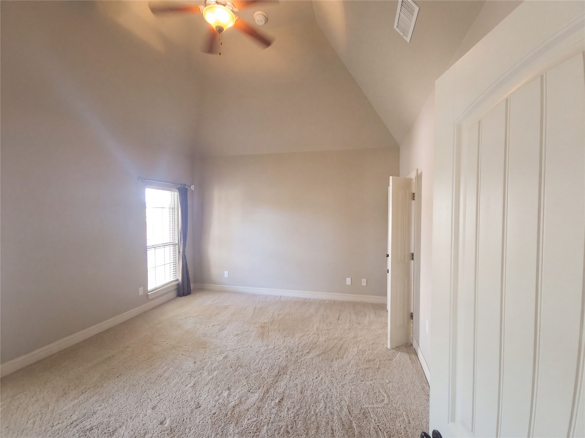 3908 N Pine Avenue Property Photo 4