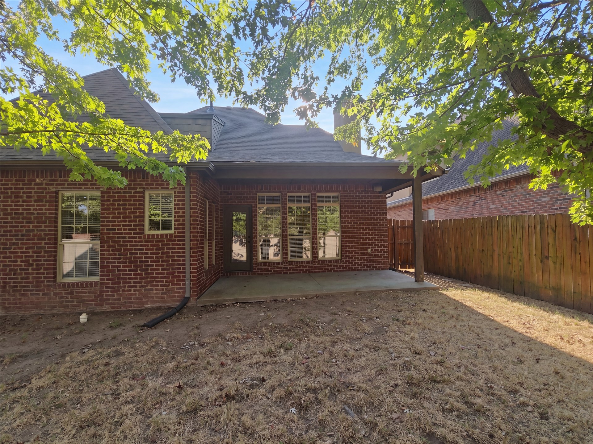 3908 N Pine Avenue Property Photo 5