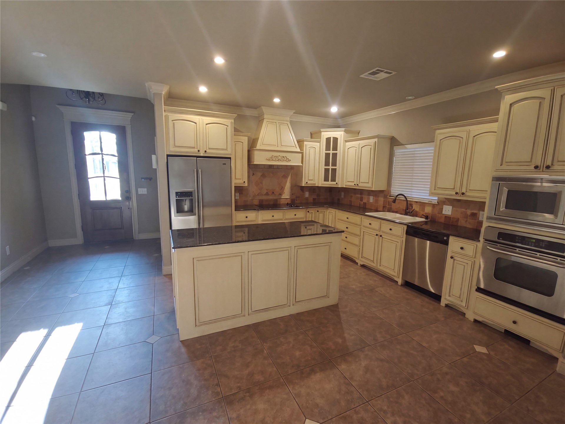 3908 N Pine Avenue Property Photo 10
