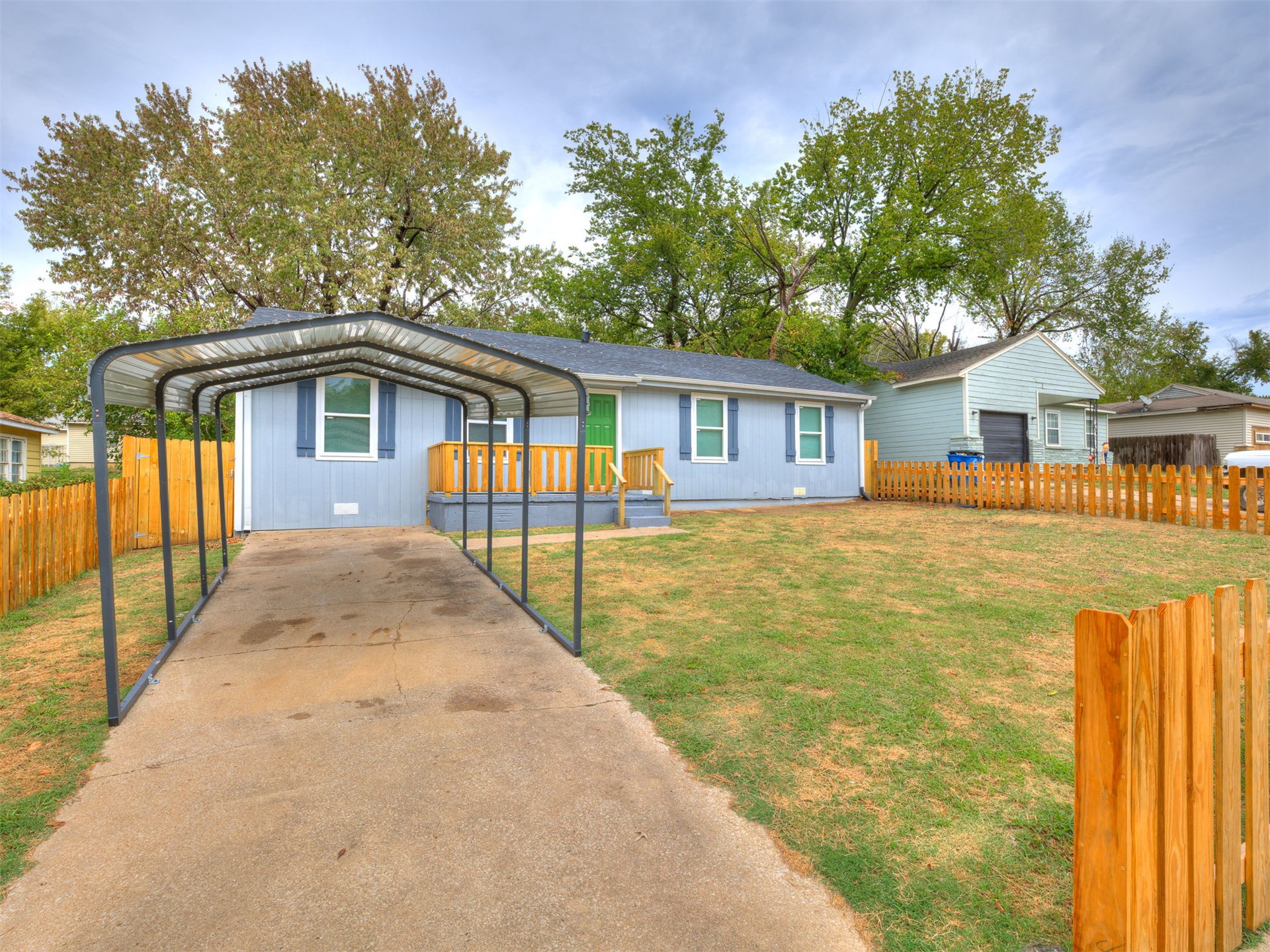 331 W 49th Street N Property Photo 4