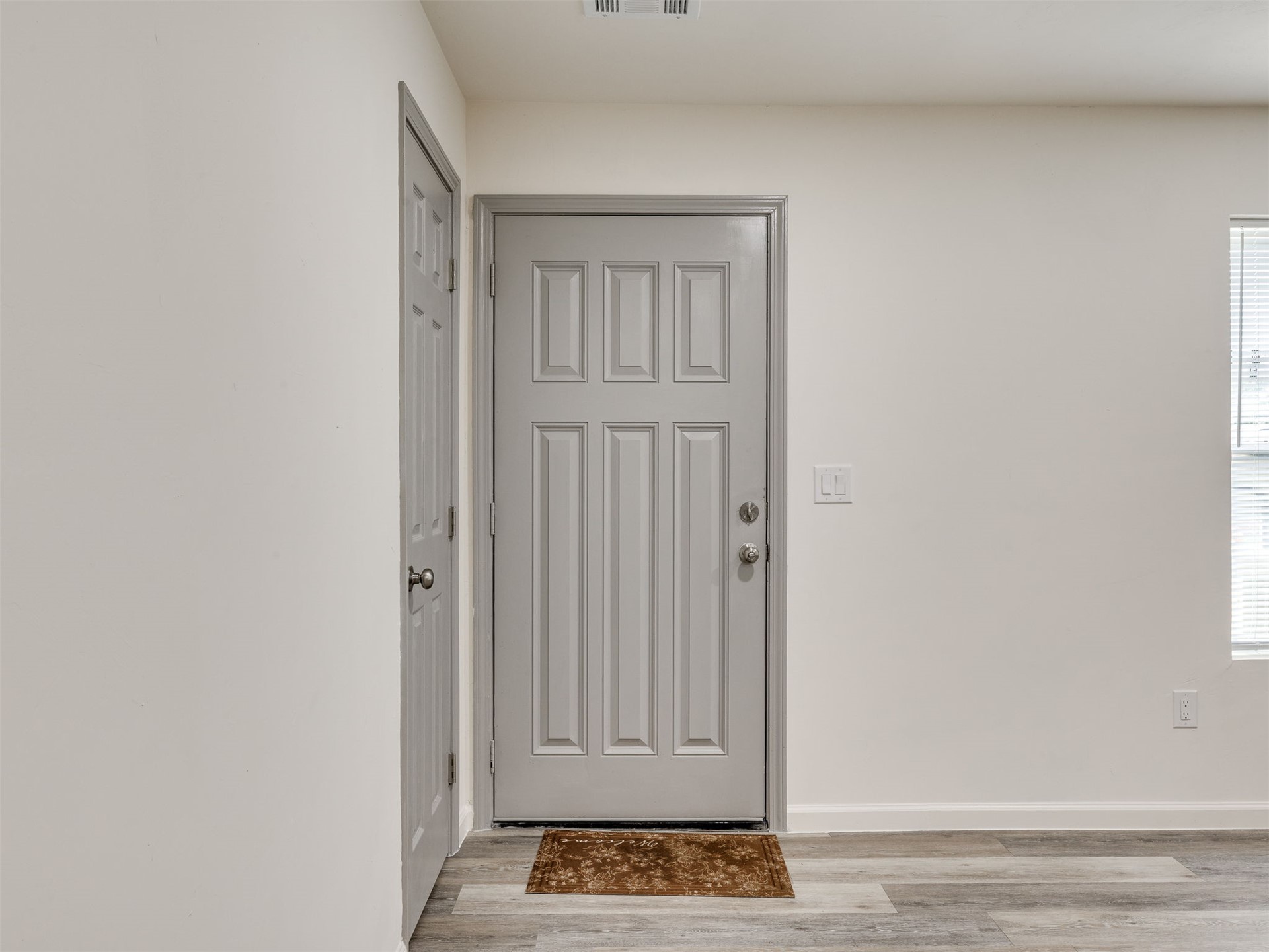 331 W 49th Street N Property Photo 13
