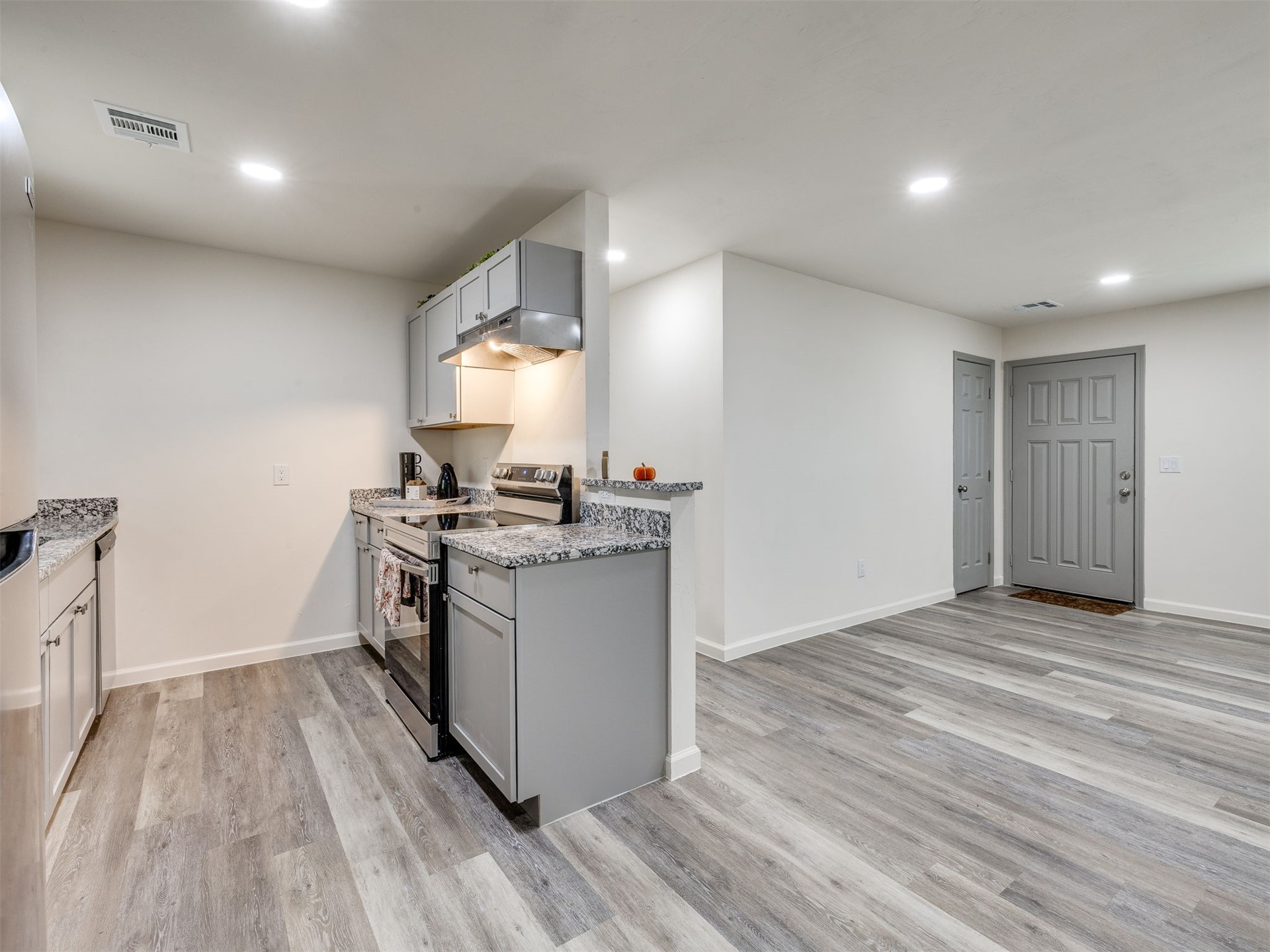 331 W 49th Street N Property Photo 24