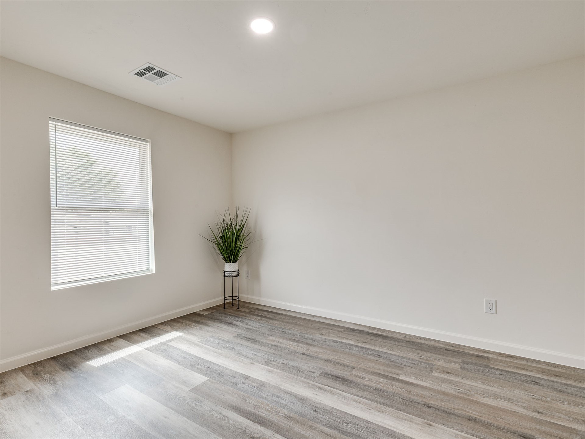 331 W 49th Street N Property Photo 30
