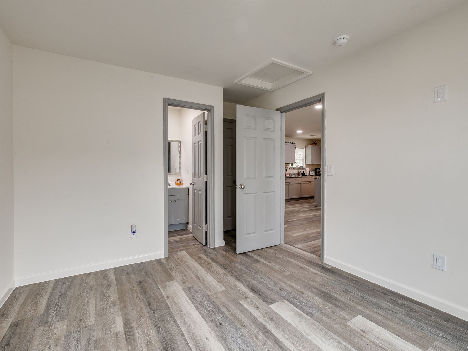 331 W 49th Street N Property Photo 32