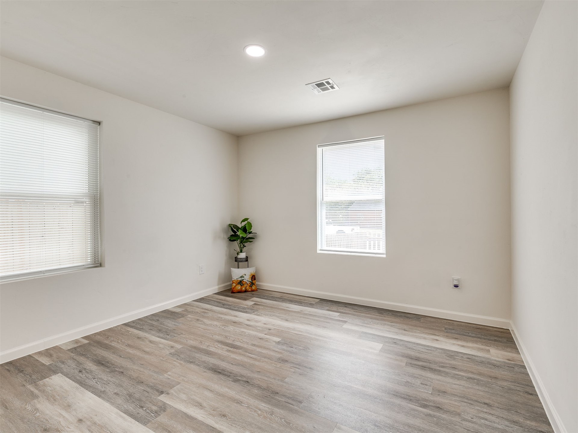 331 W 49th Street N Property Photo 41