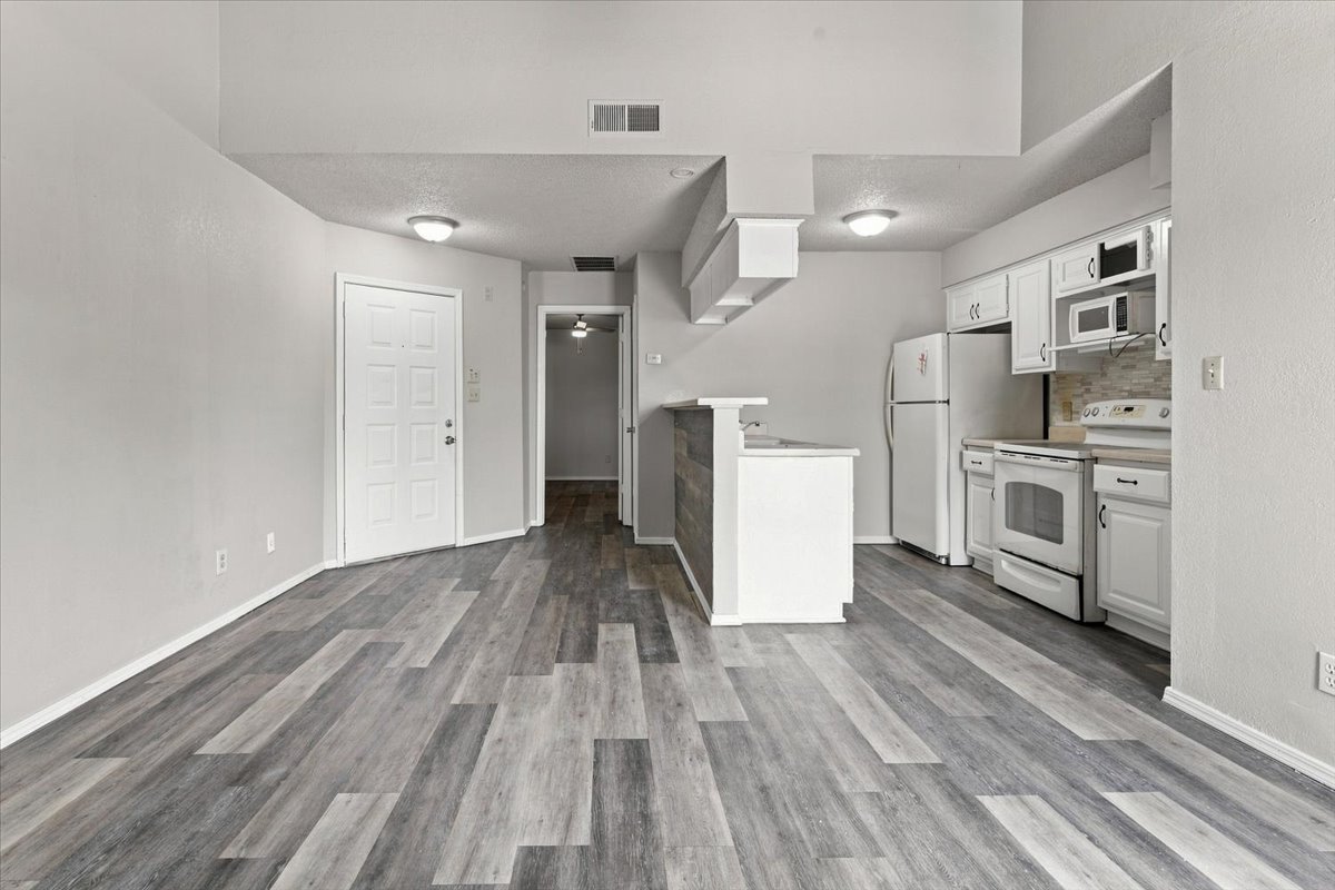 6737 S Peoria Avenue #a213 Property Photo 4