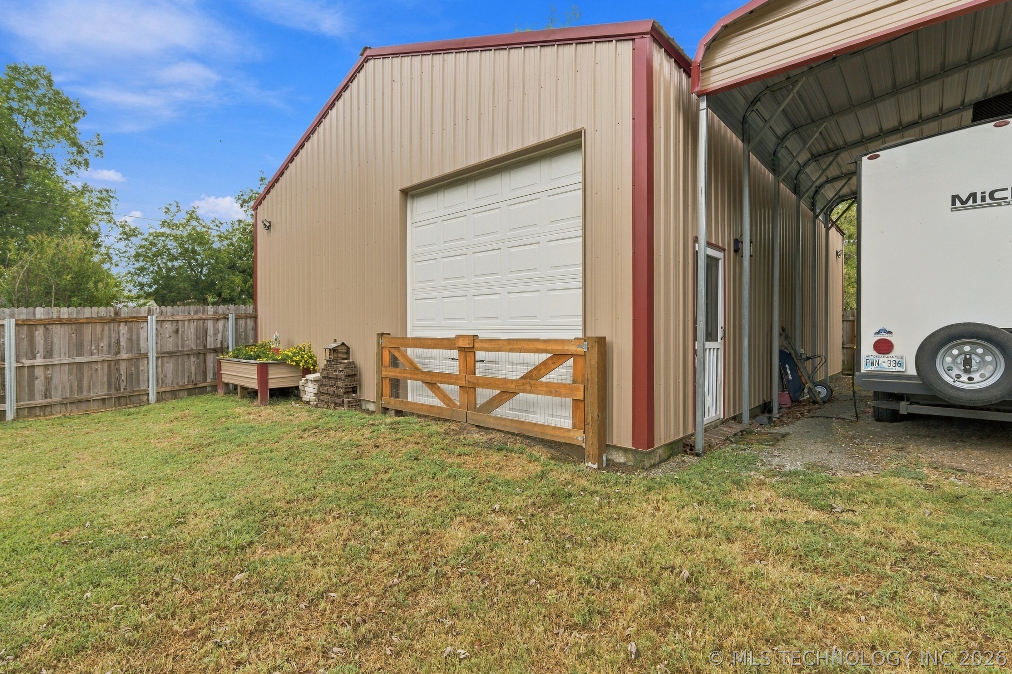 440 7th Street W Property Photo 3
