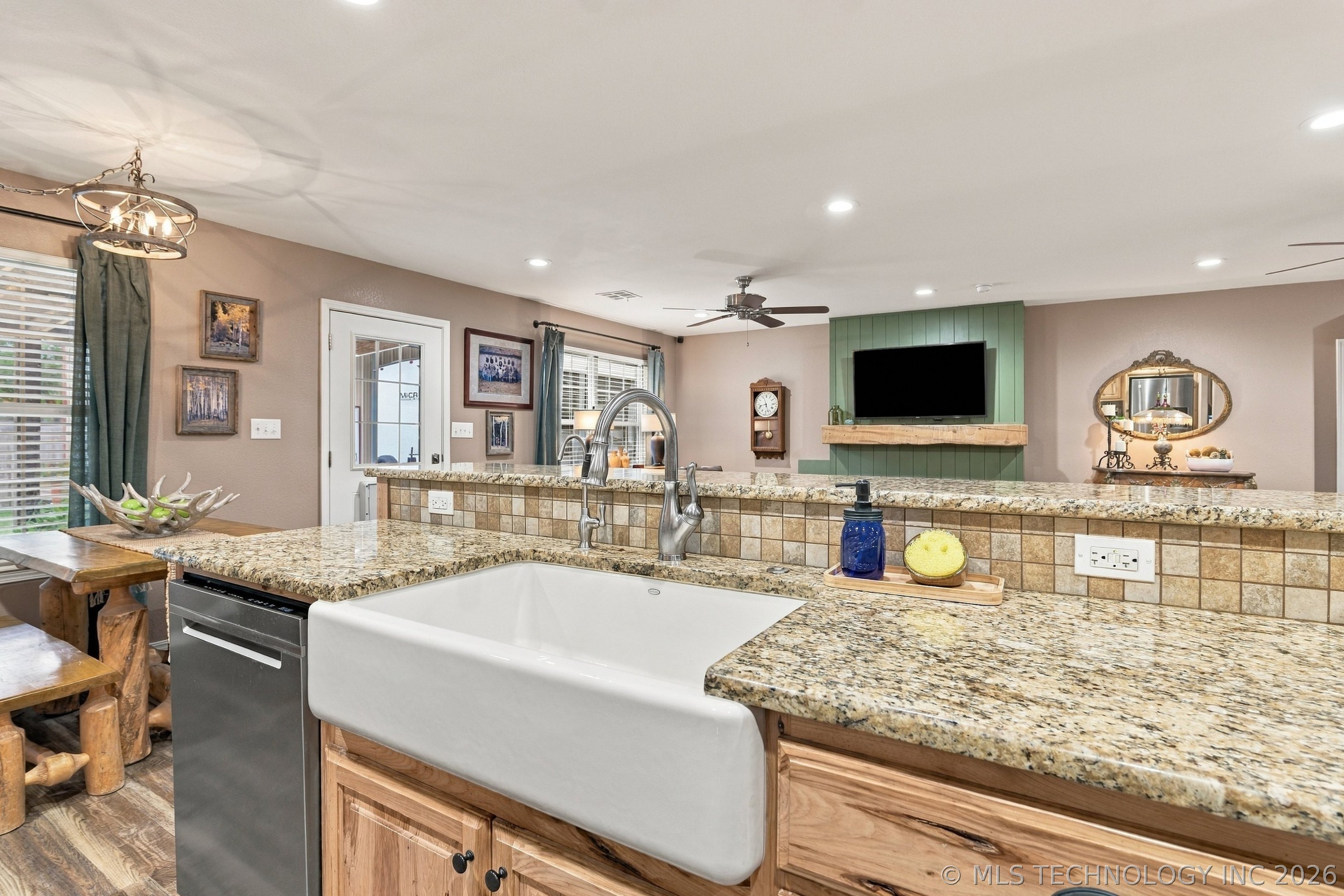 440 7th Street W Property Photo 13