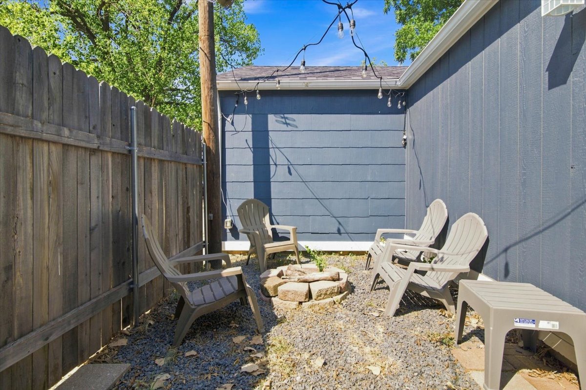 2205 E 5th Place Property Photo 23