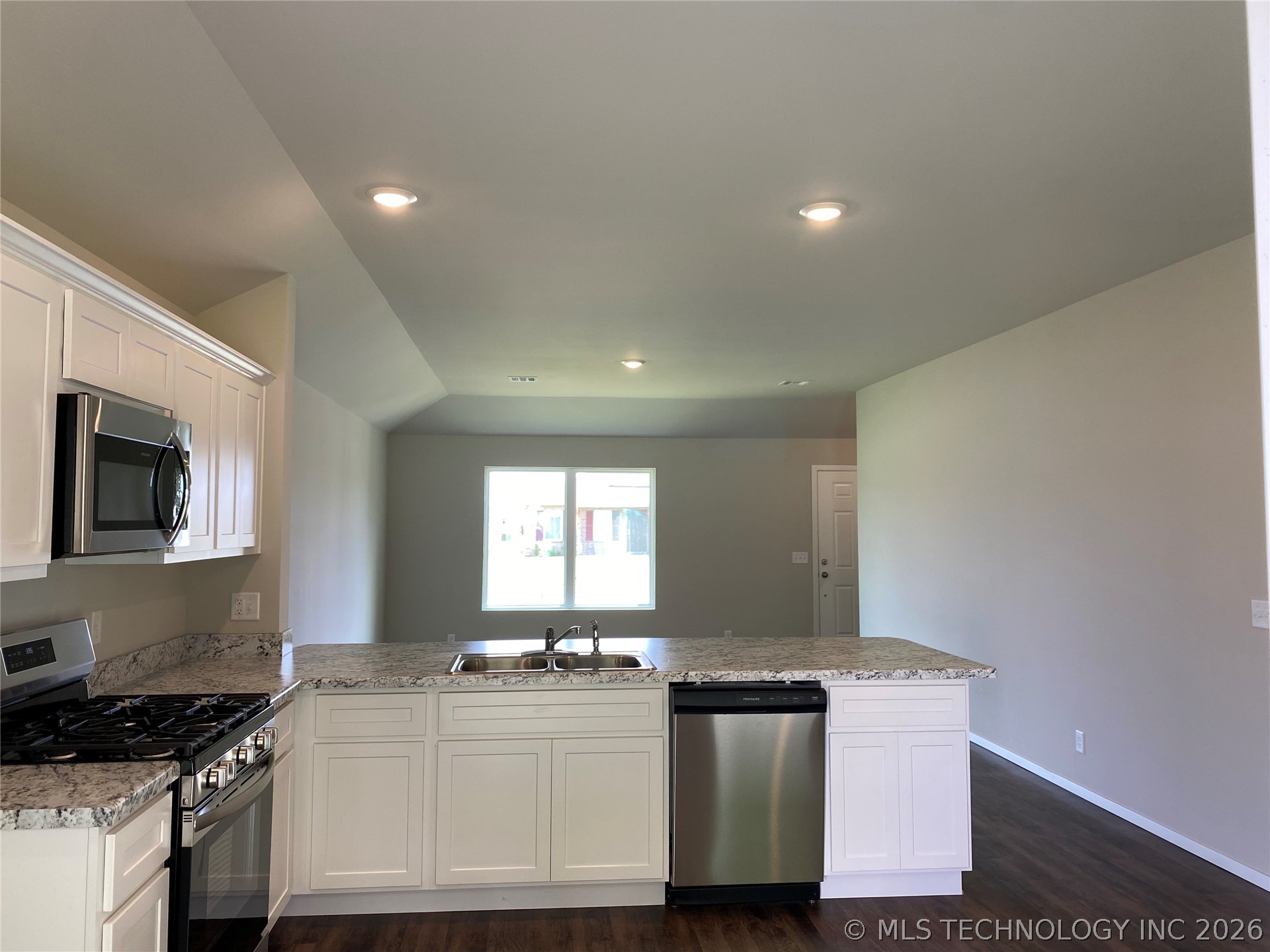 16432 S 85th Avenue E Property Photo 6