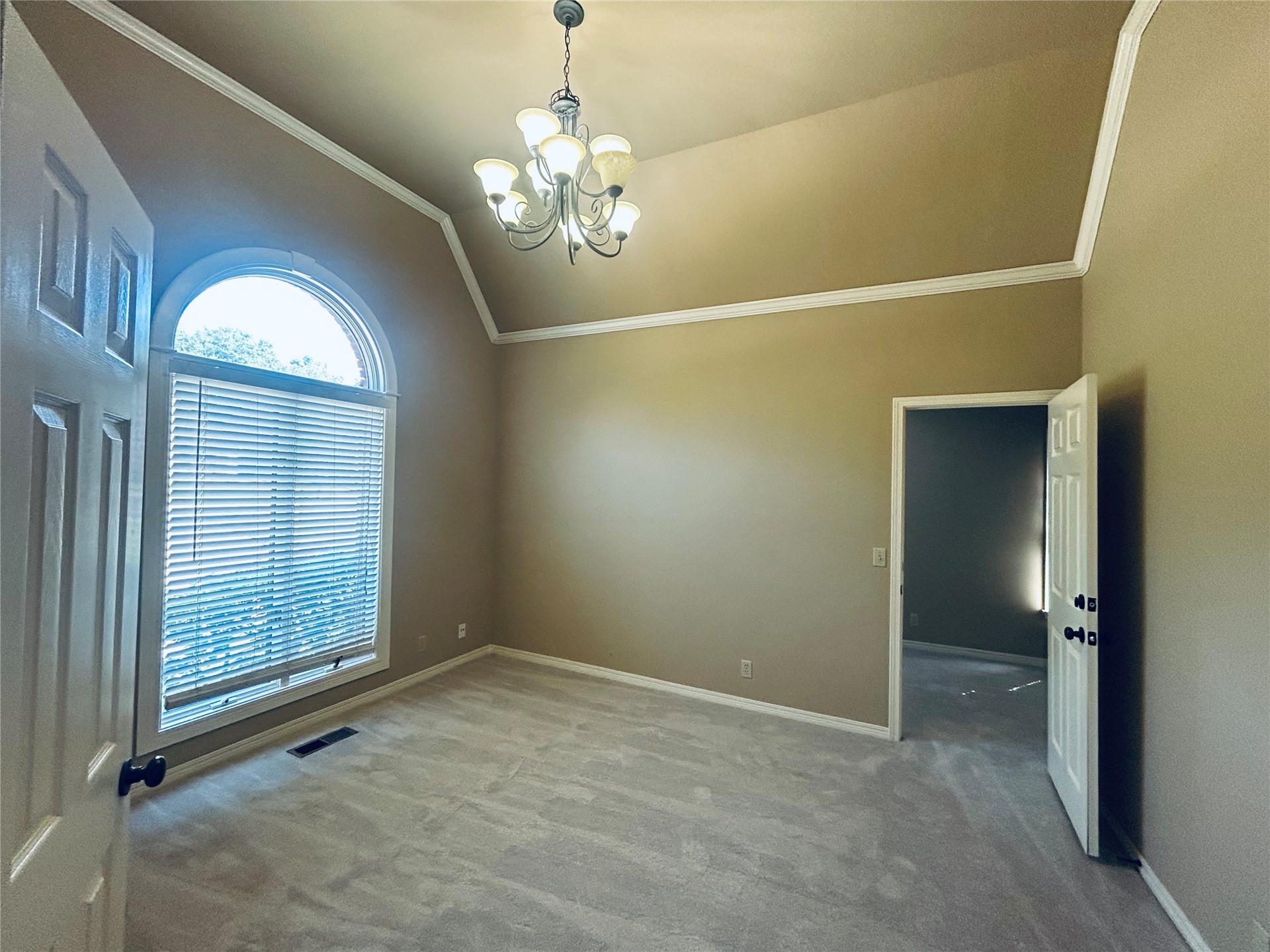 3622 E 87th Street Property Photo 6