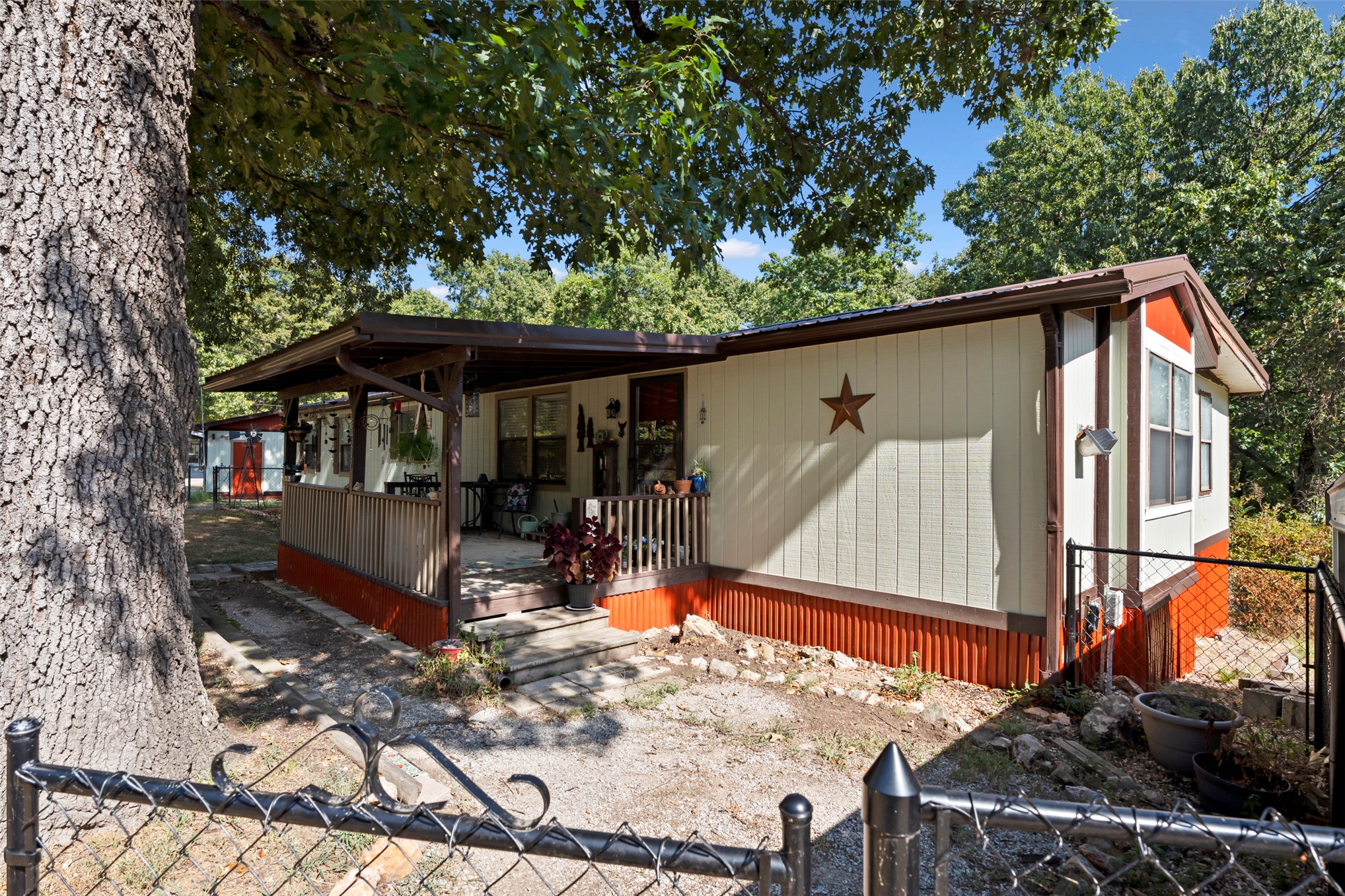 54201 Pin Oak Circle Property Photo 2