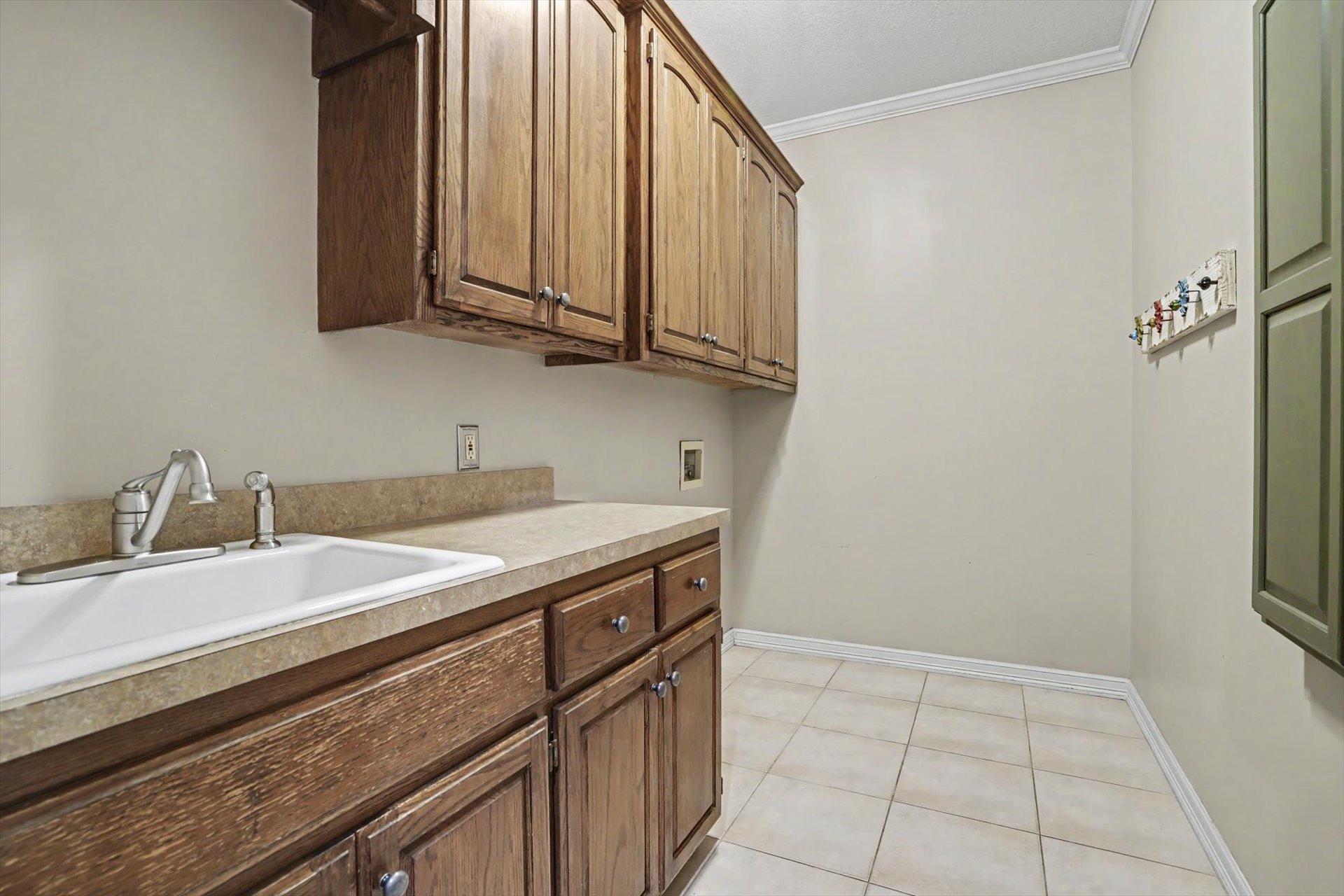 10612 S Fulton Avenue S Property Photo 29