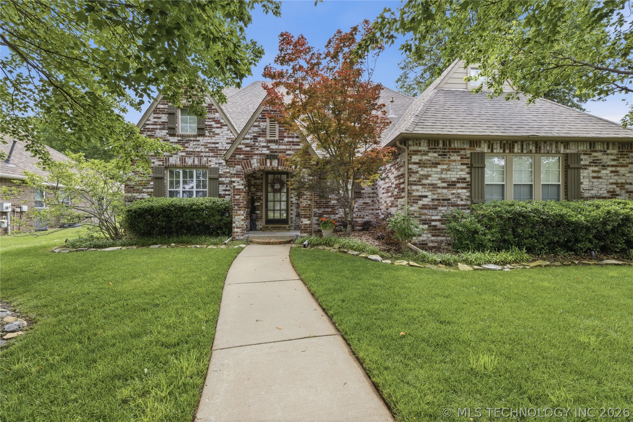 3701 N Oak Avenue Property Photo 2