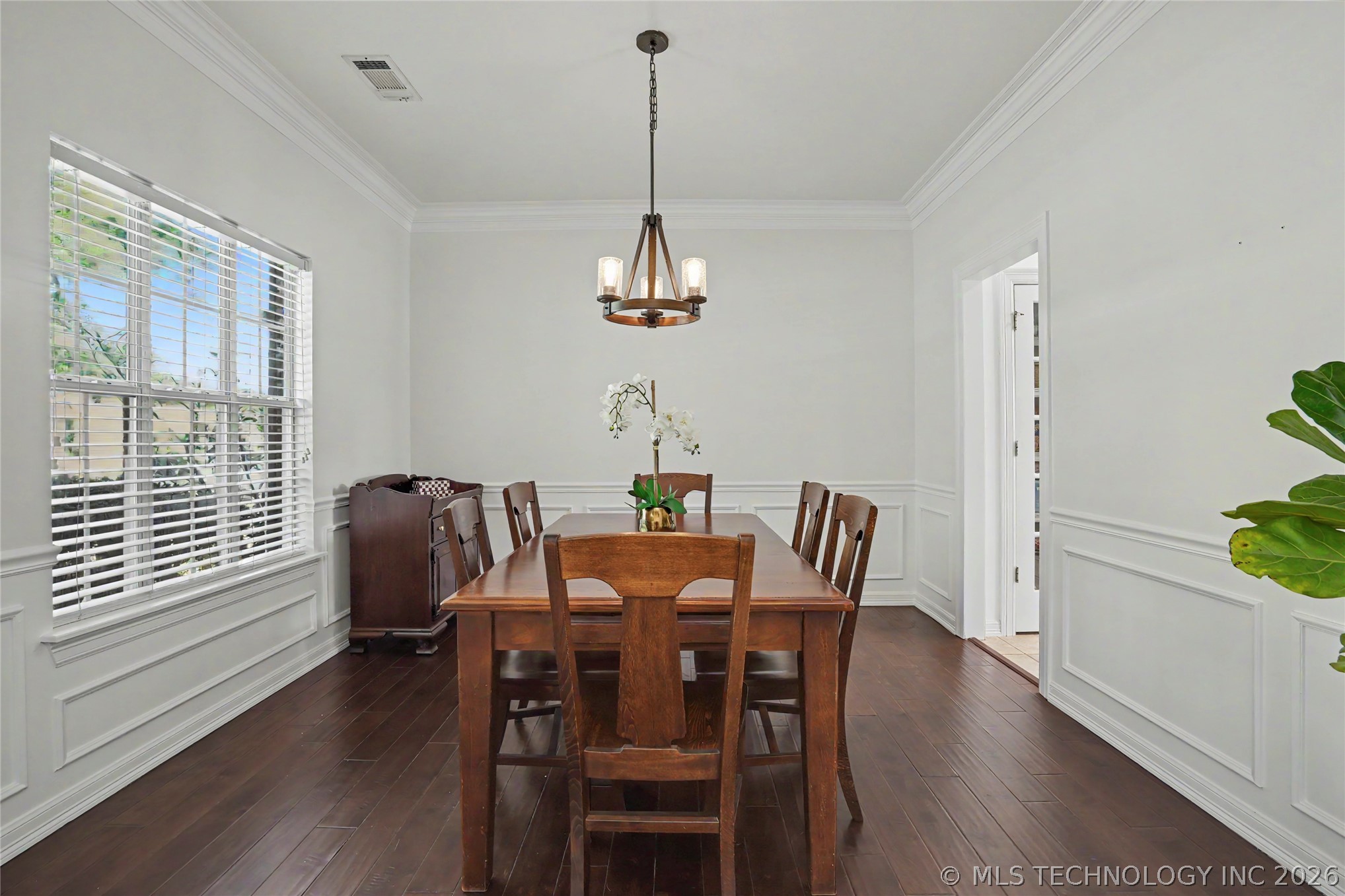3701 N Oak Avenue Property Photo 6