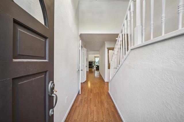 9520 S Lakewood Avenue Property Photo 7