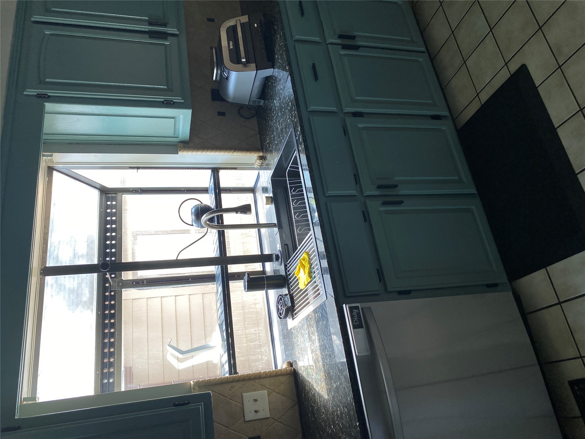 9520 S Lakewood Avenue Property Photo 14