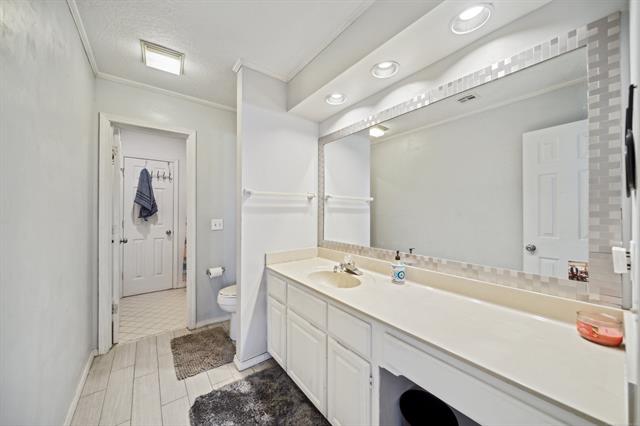 9520 S Lakewood Avenue Property Photo 31