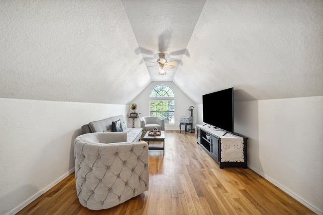 9520 S Lakewood Avenue Property Photo 33
