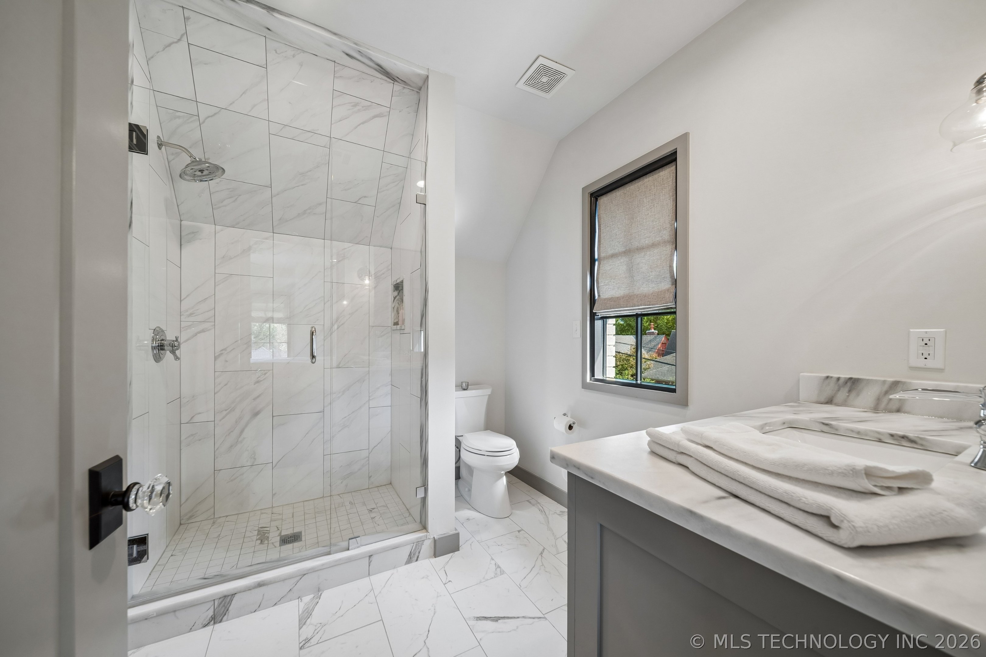 1246 E 28th Street Property Photo 38