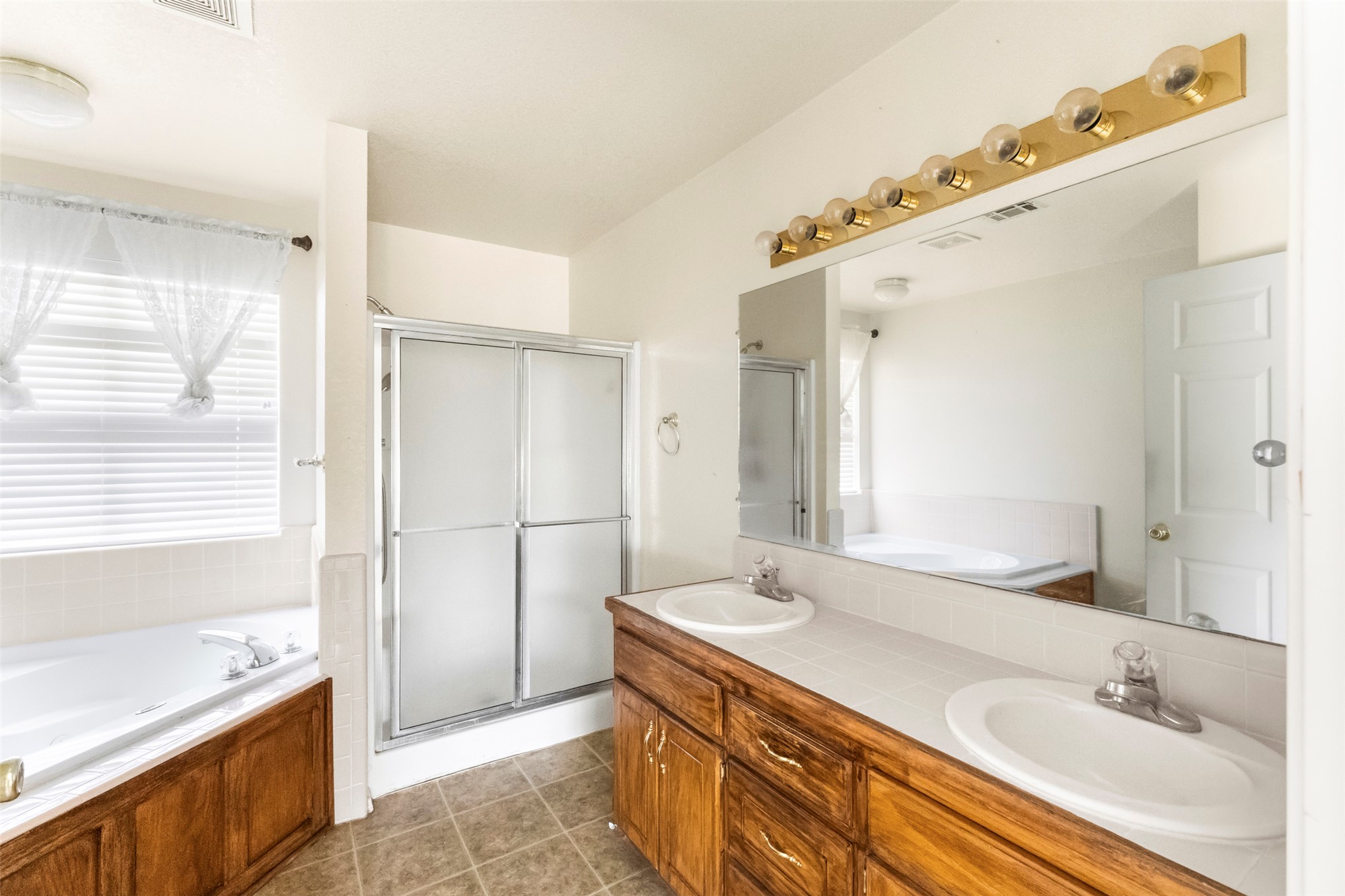 17760 County Road 3518 Property Photo 12