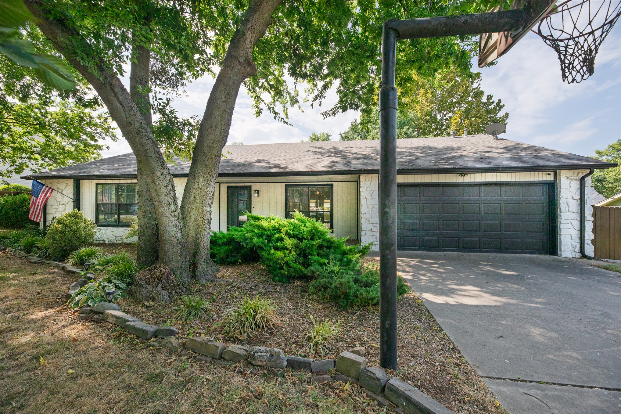 2526 W 68th Street Property Photo 1