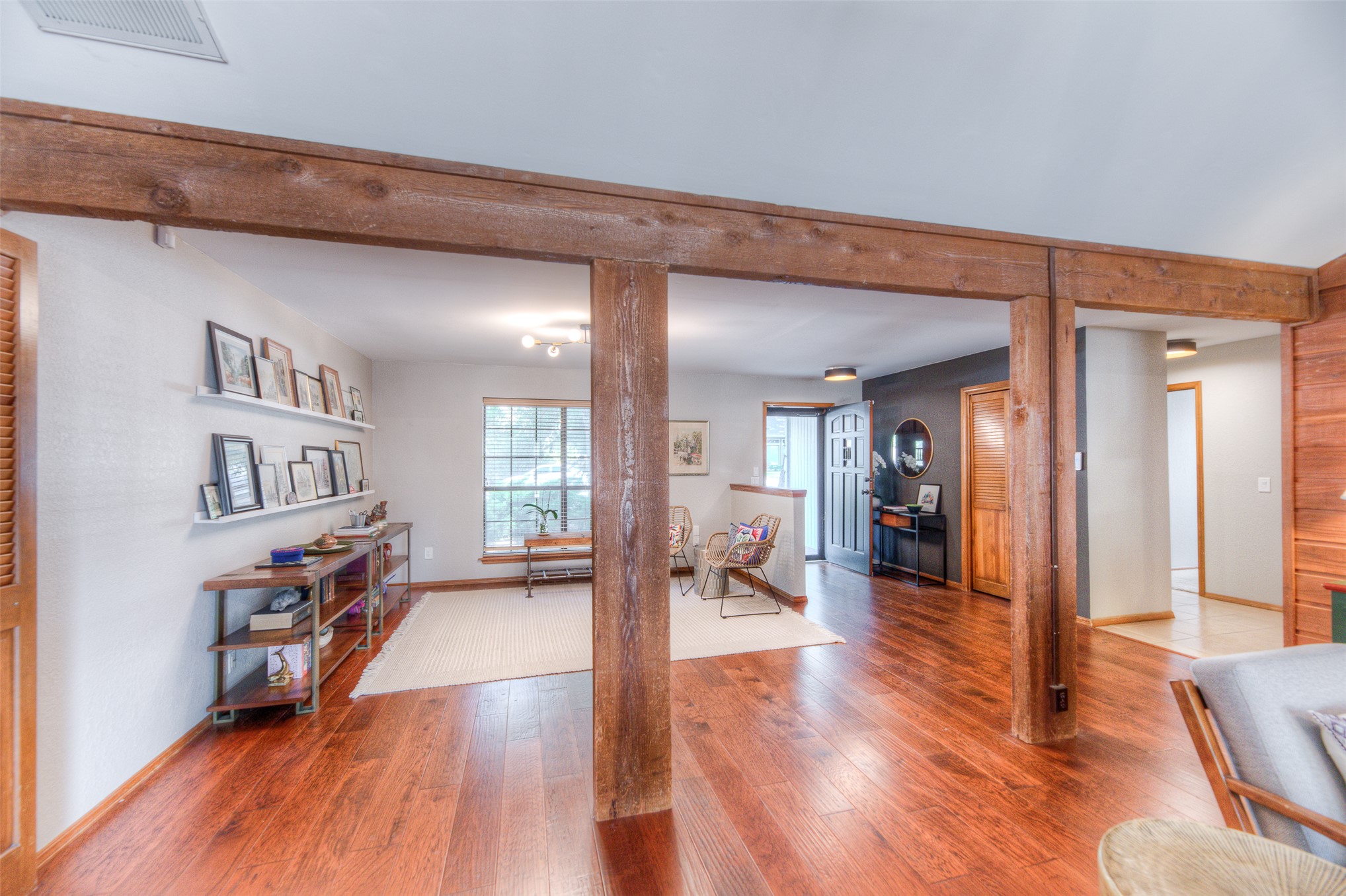2526 W 68th Street Property Photo 4
