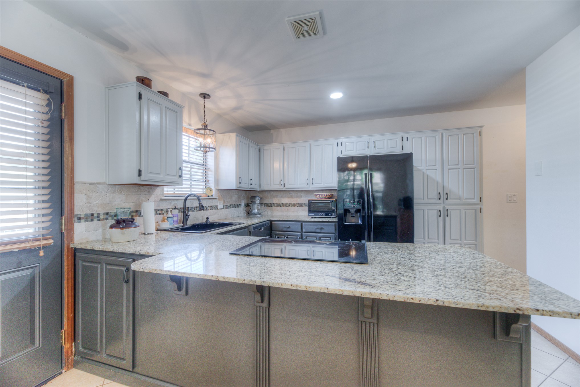 2526 W 68th Street Property Photo 10