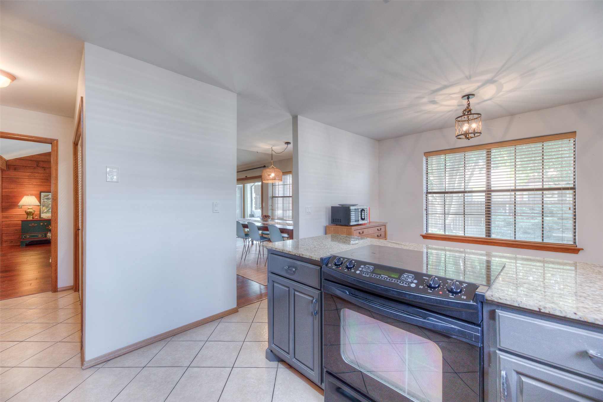 2526 W 68th Street Property Photo 13