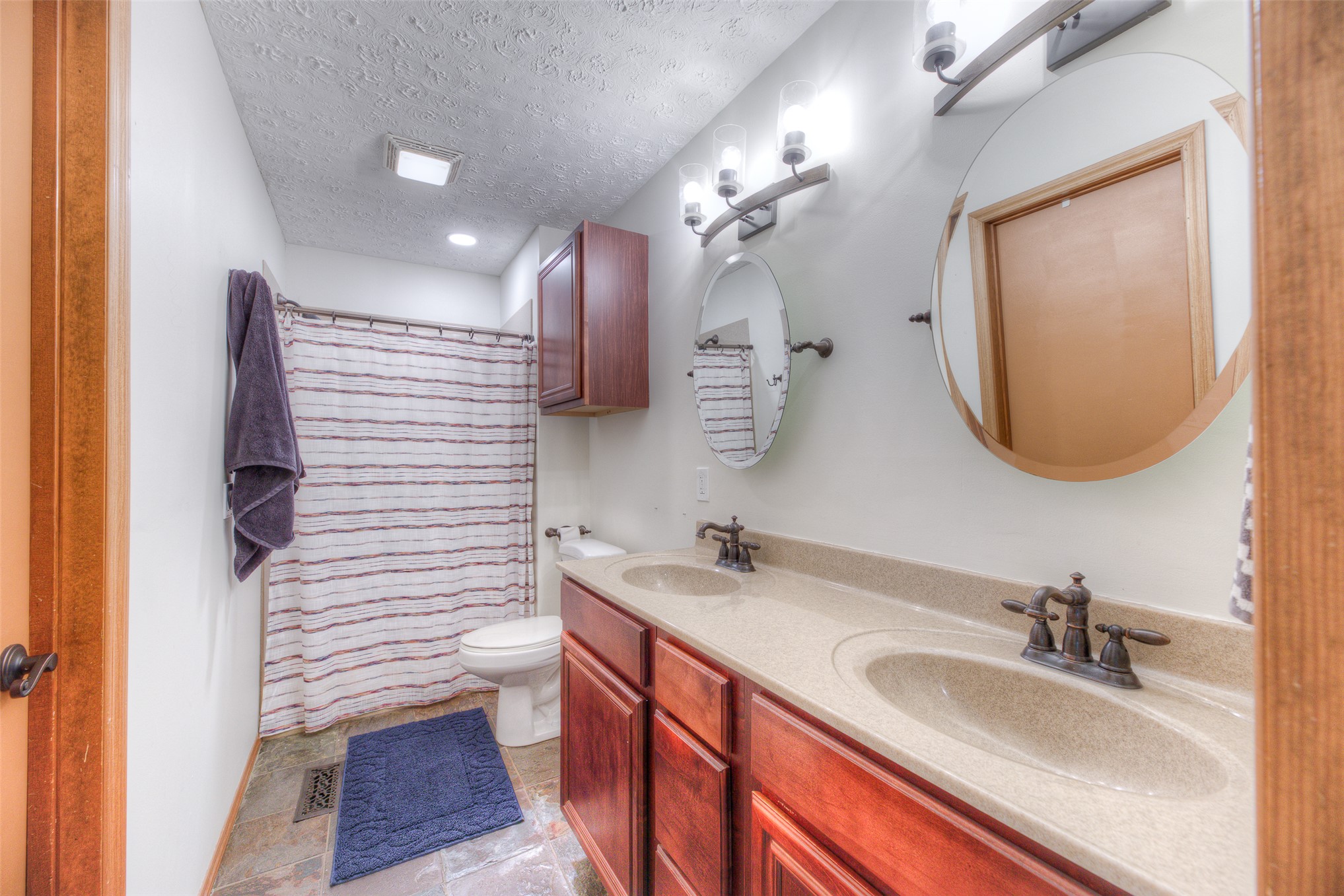 2526 W 68th Street Property Photo 17