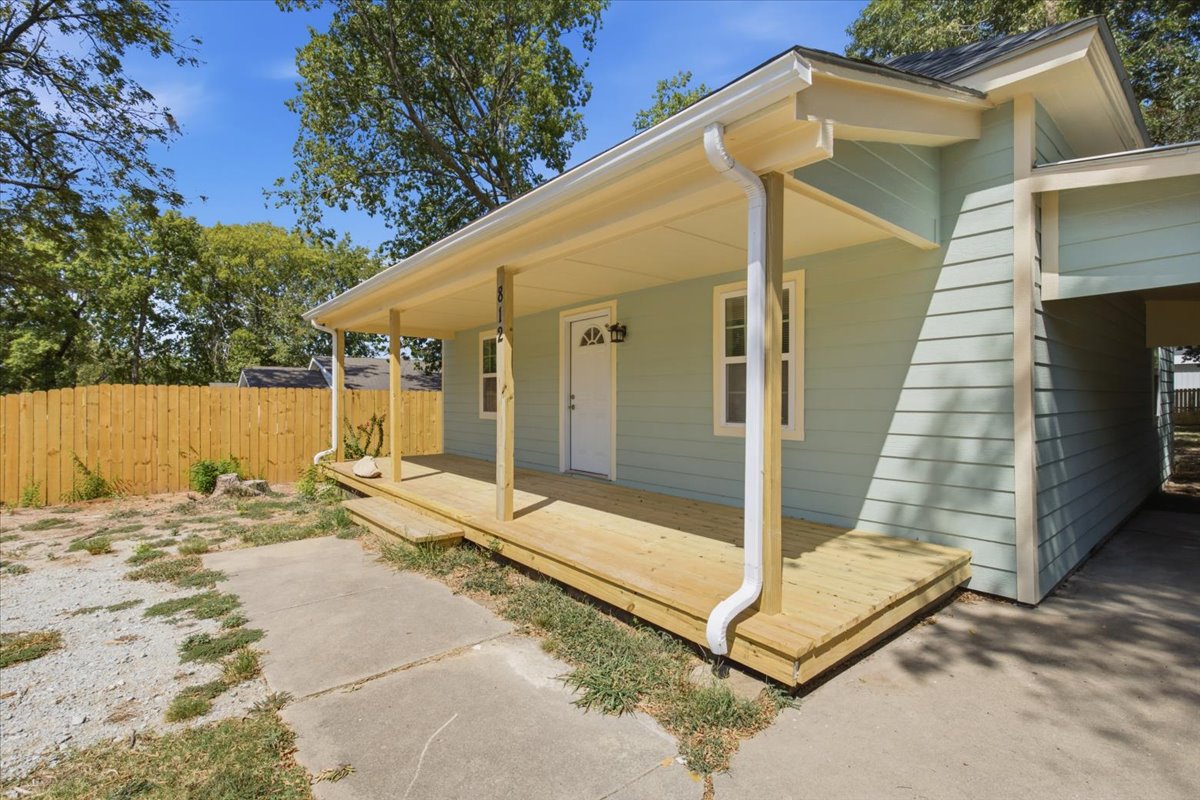 812 W 5th Street Property Photo 4