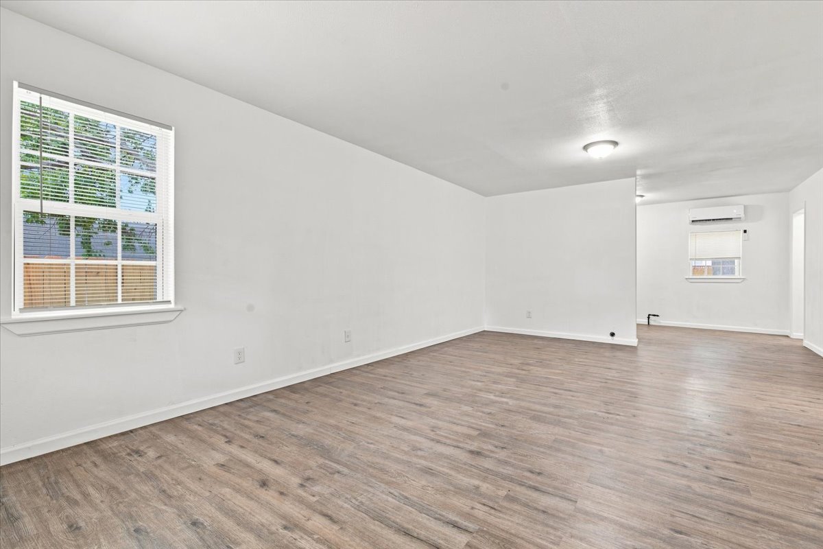 812 W 5th Street Property Photo 6