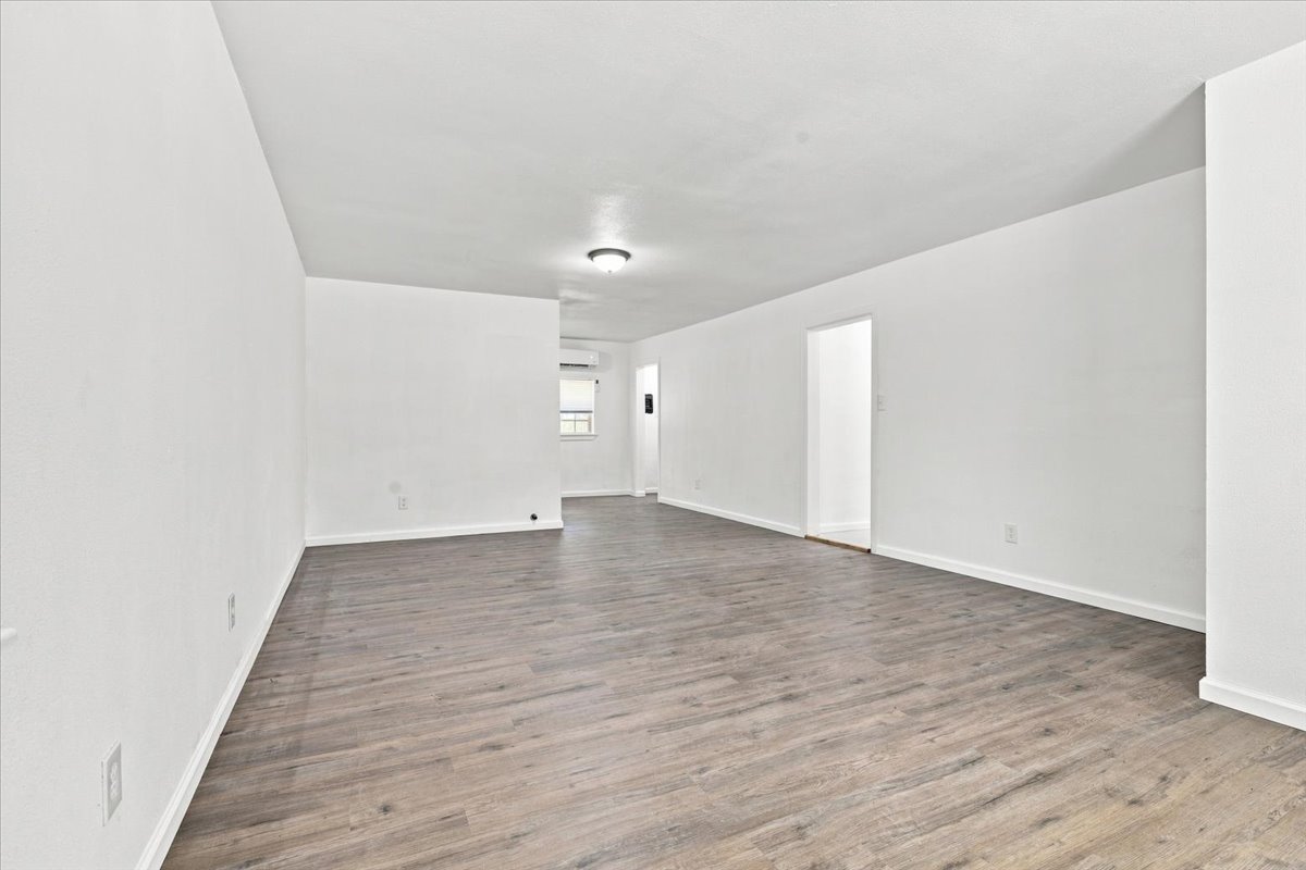 812 W 5th Street Property Photo 7